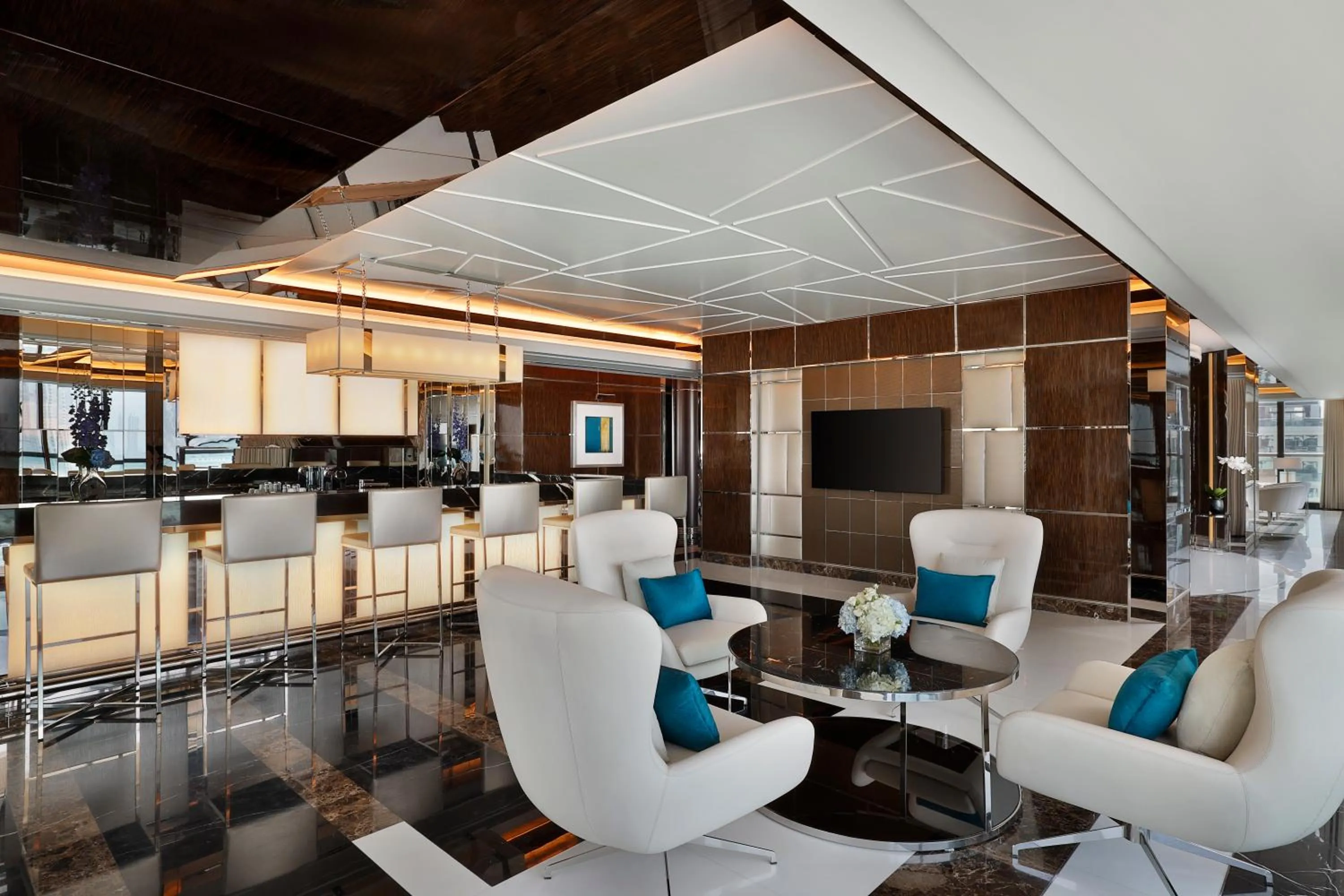 Living room in Hilton Dubai Palm Jumeirah