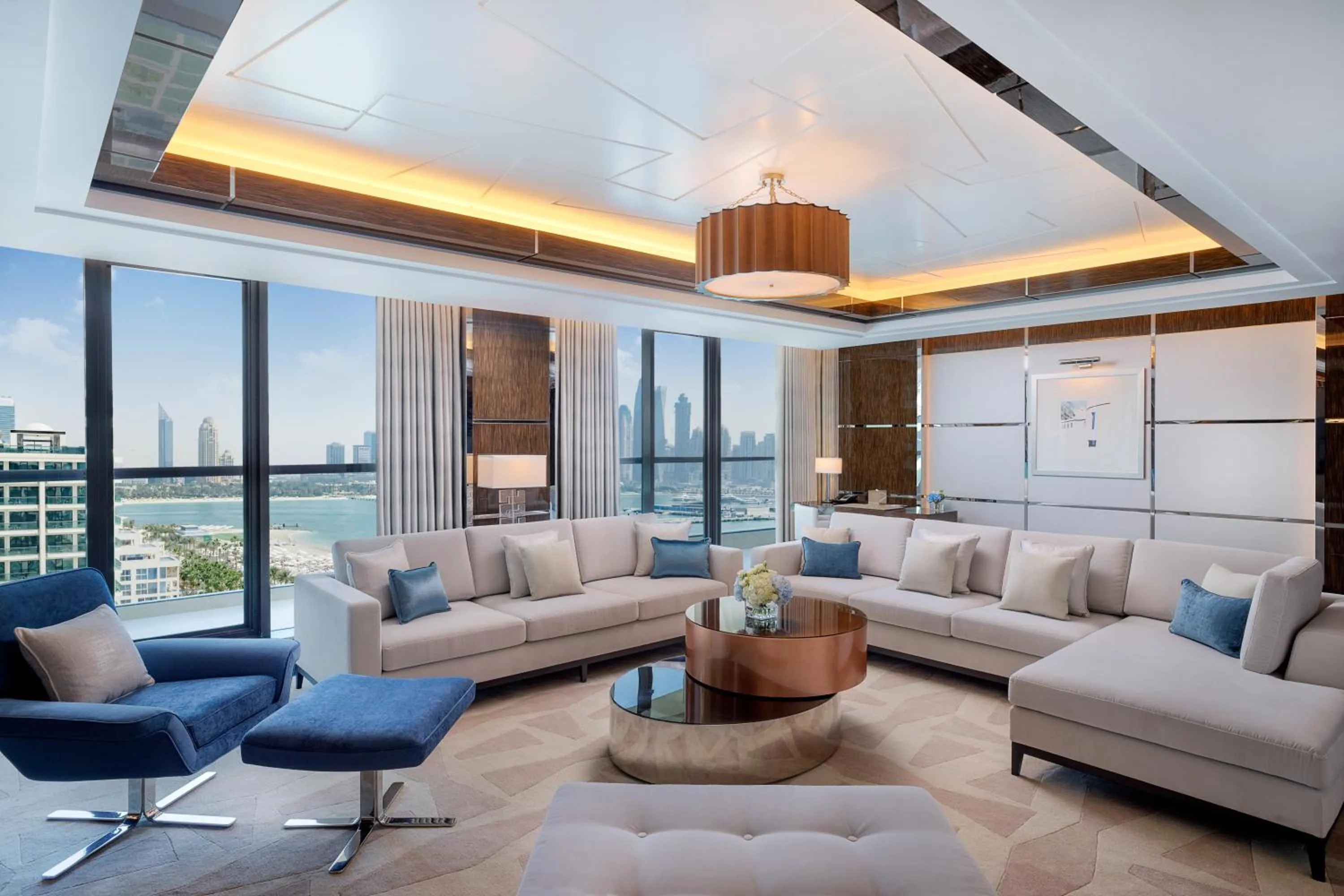Living room in Hilton Dubai Palm Jumeirah