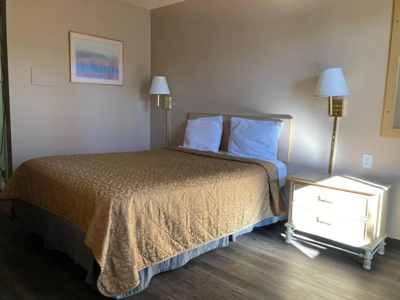 Photo of the whole room in Tree Inn & Suites Albuquerque