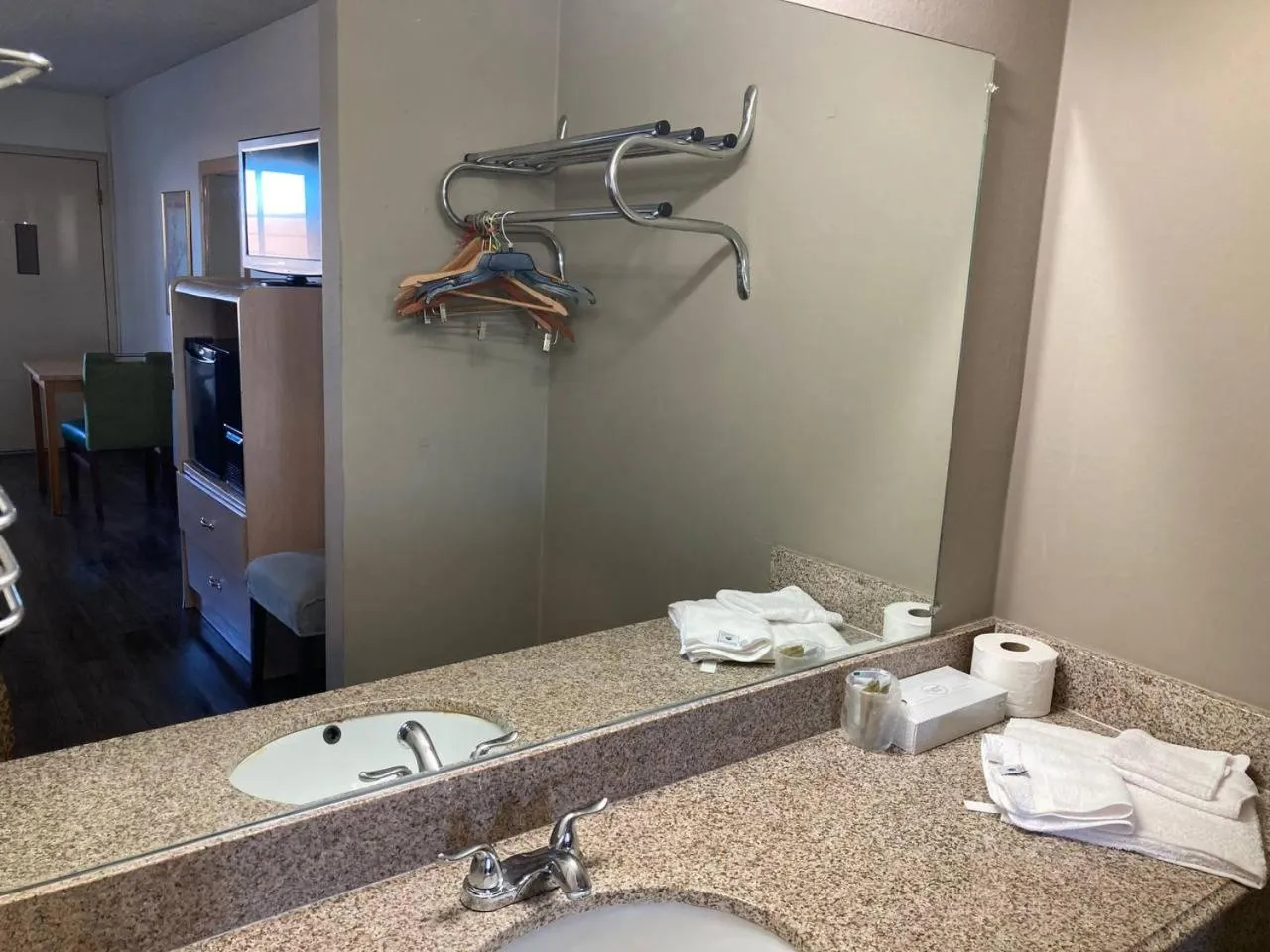 Bathroom in Tree Inn & Suites Albuquerque