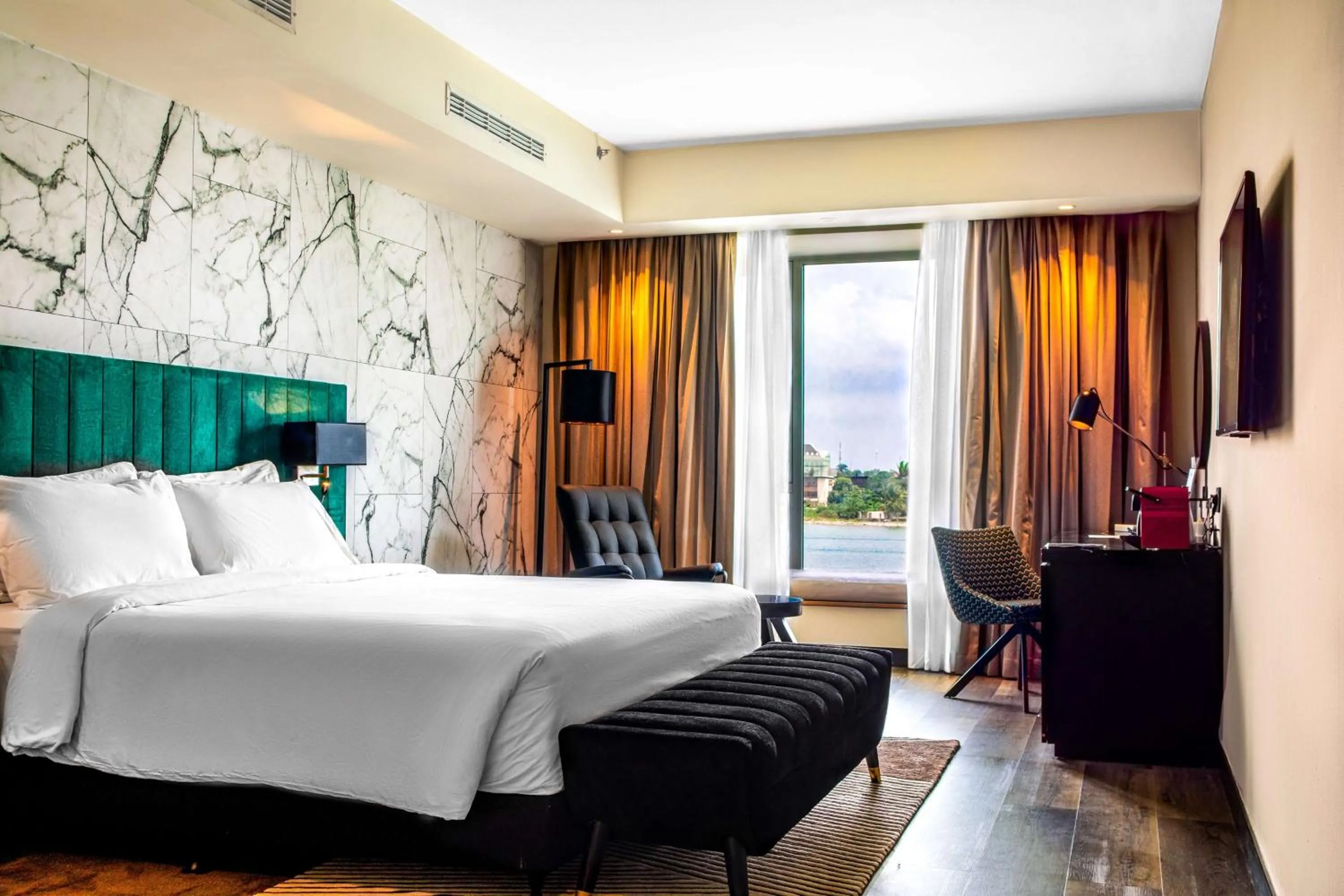 Photo of the whole room, Bed in Radisson Blu Anchorage Hotel