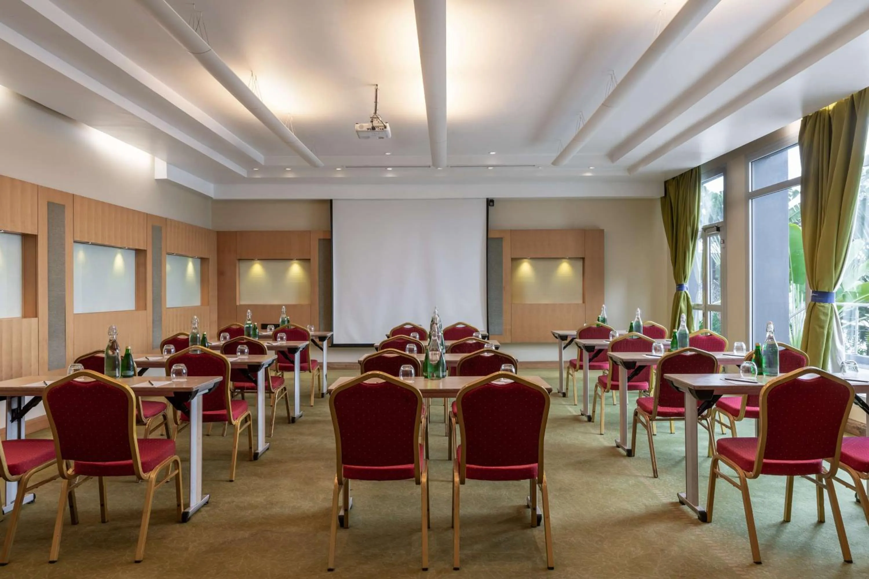 Meeting/conference room in Radisson Blu Anchorage Hotel