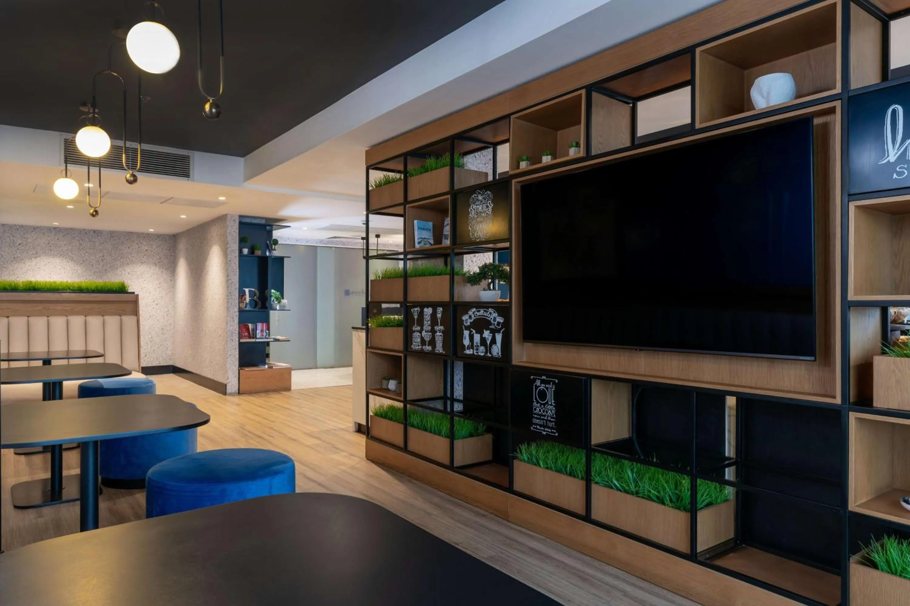 Lounge or bar in Radisson Blu Anchorage Hotel