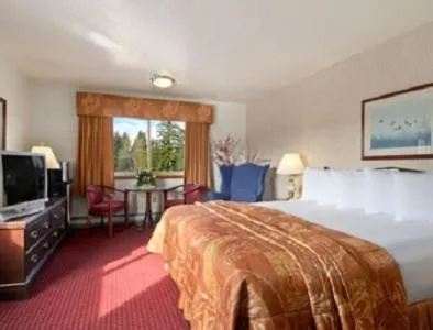 Photo of the whole room, Bed in Travelodge by Wyndham Juneau