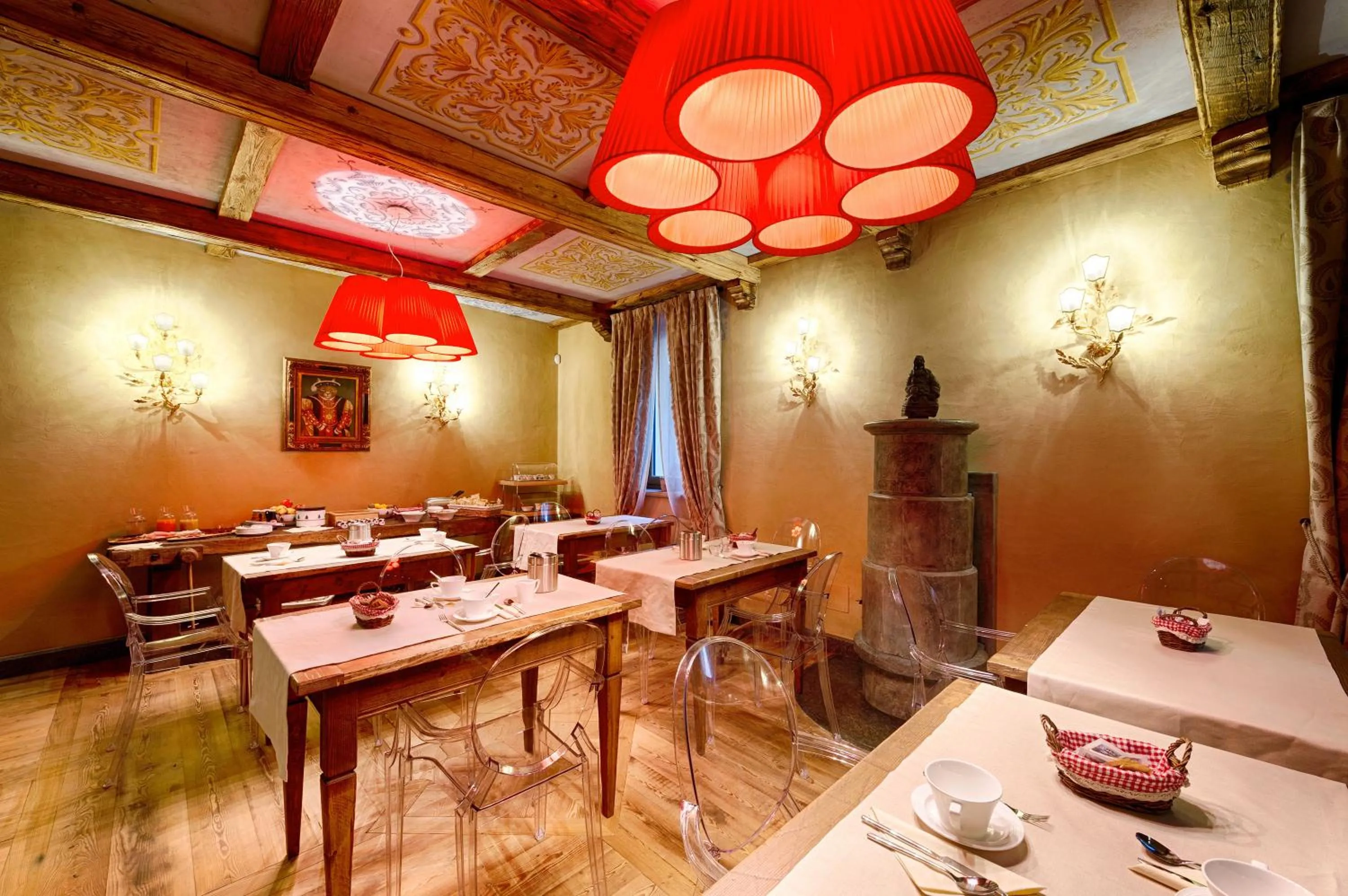 Restaurant/places to eat in Le Reve Charmant