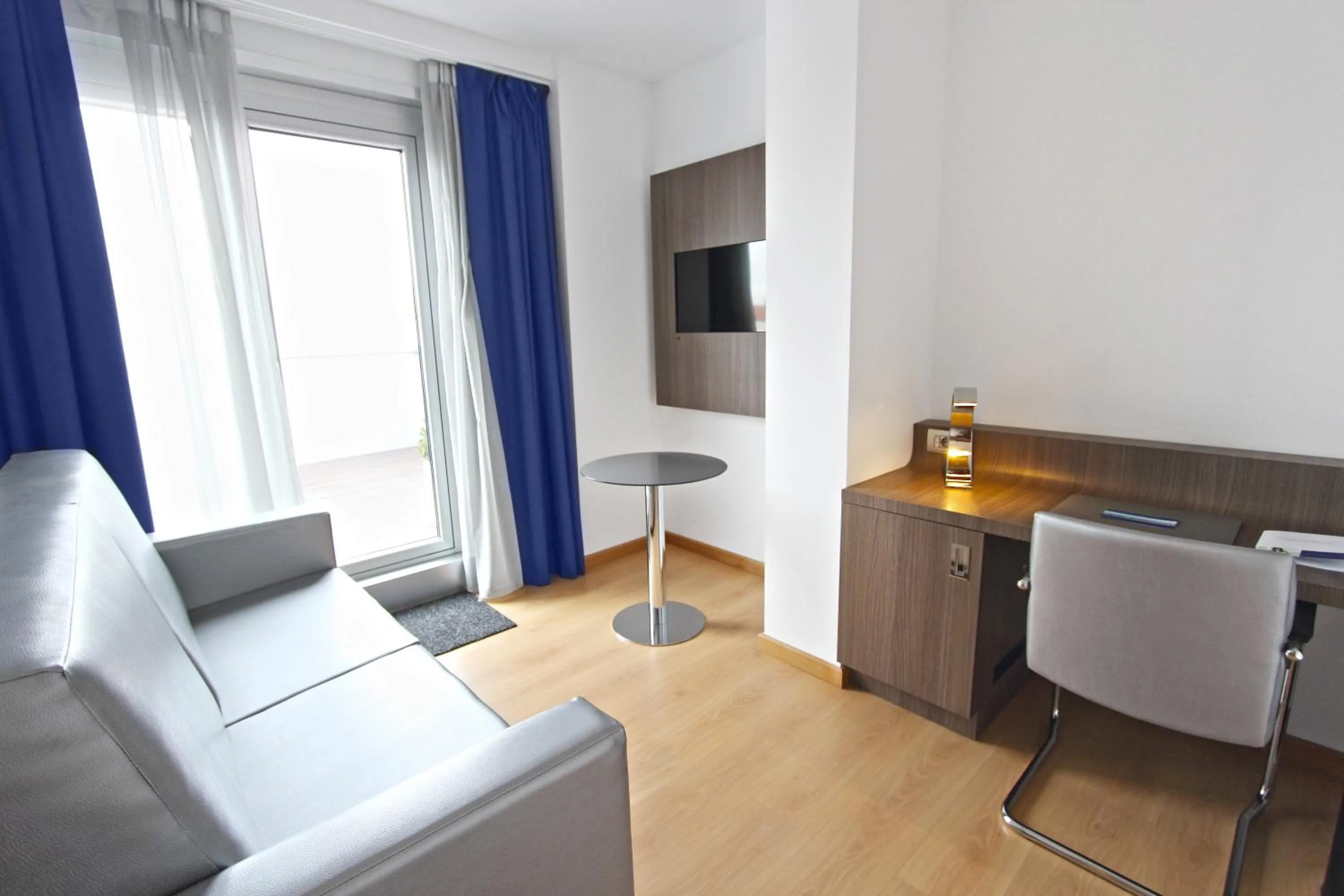Living room in Eurostars Blue Coruña