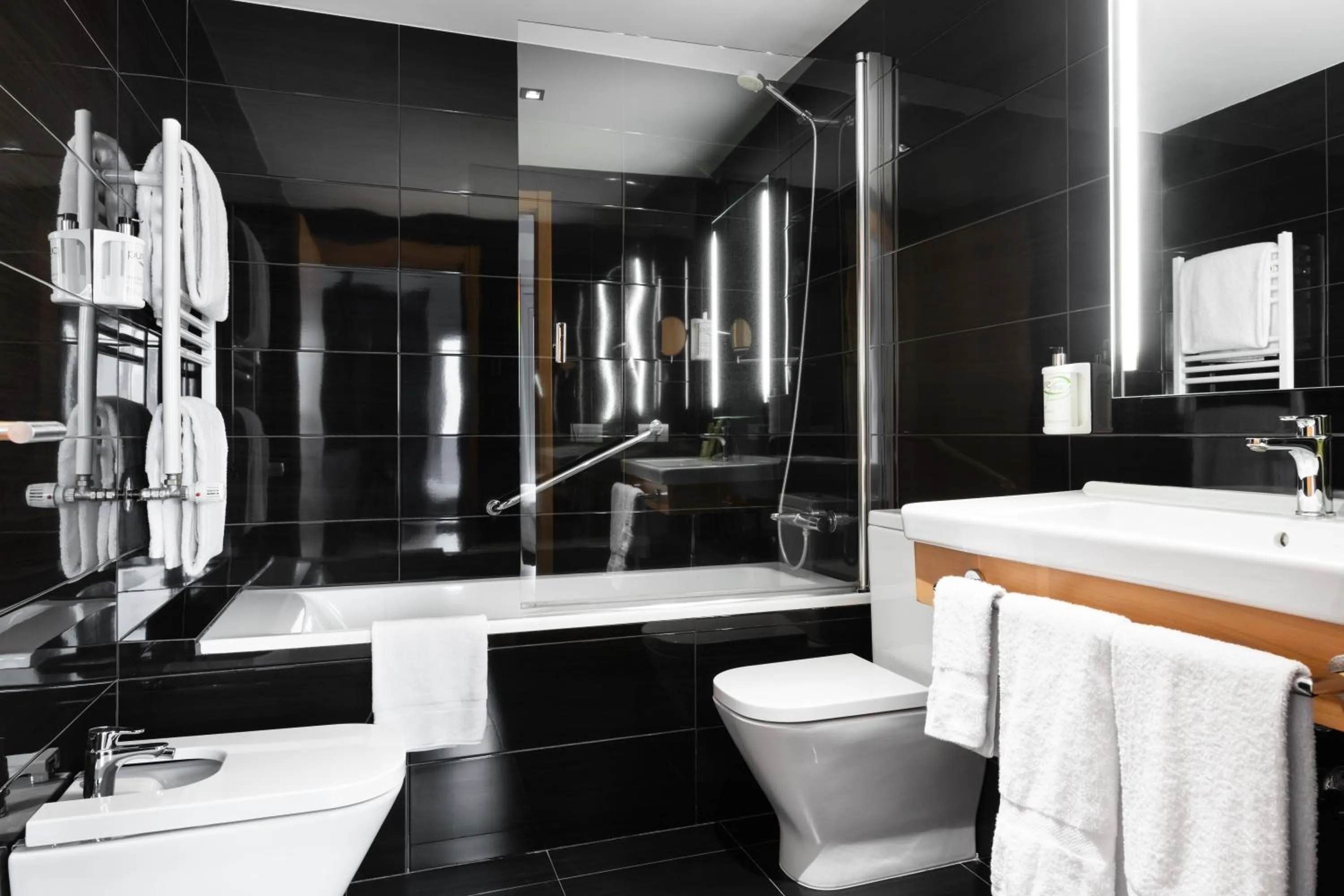 Toilet in Eurostars Blue Coruña