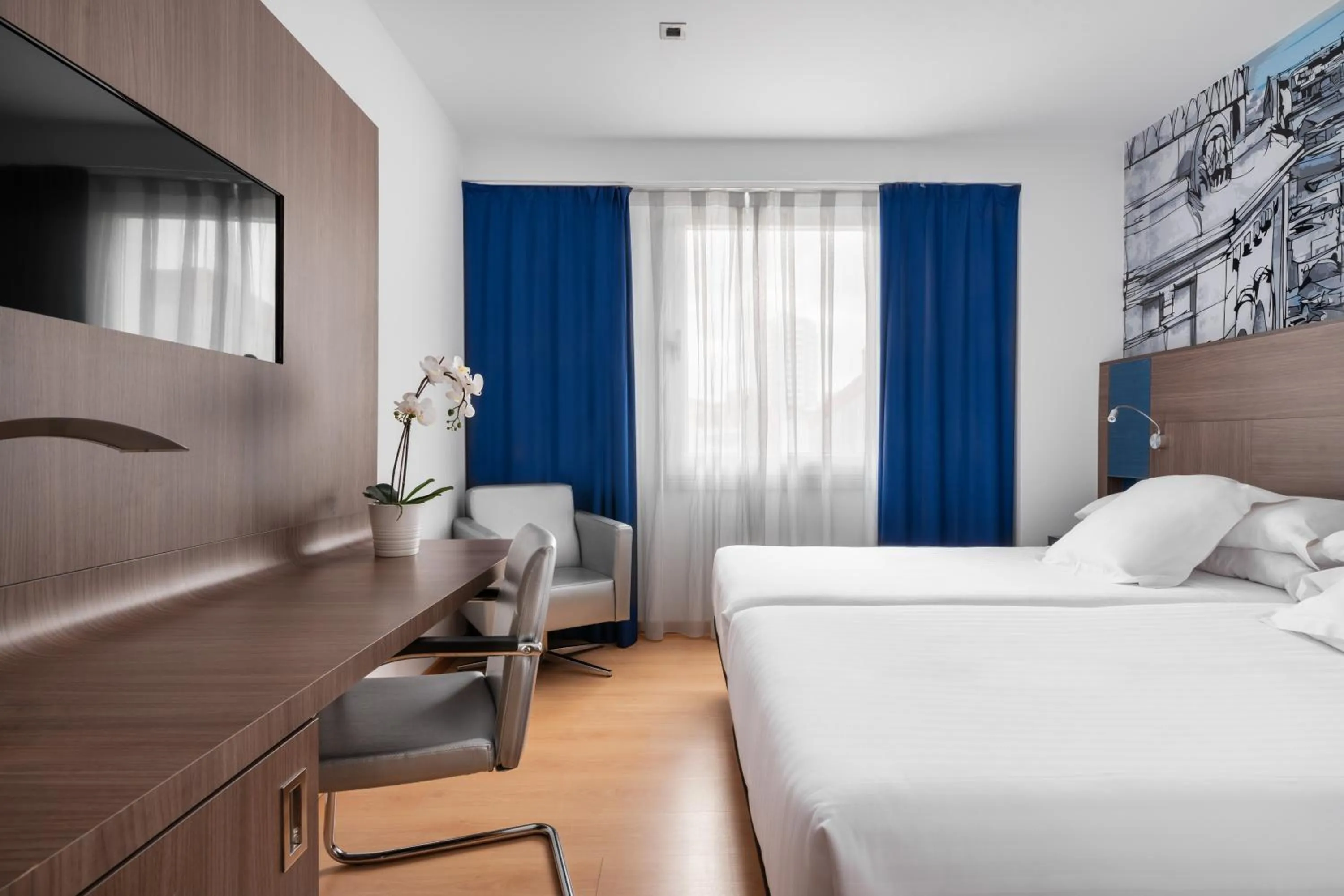 Photo of the whole room, Bed in Eurostars Blue Coruña