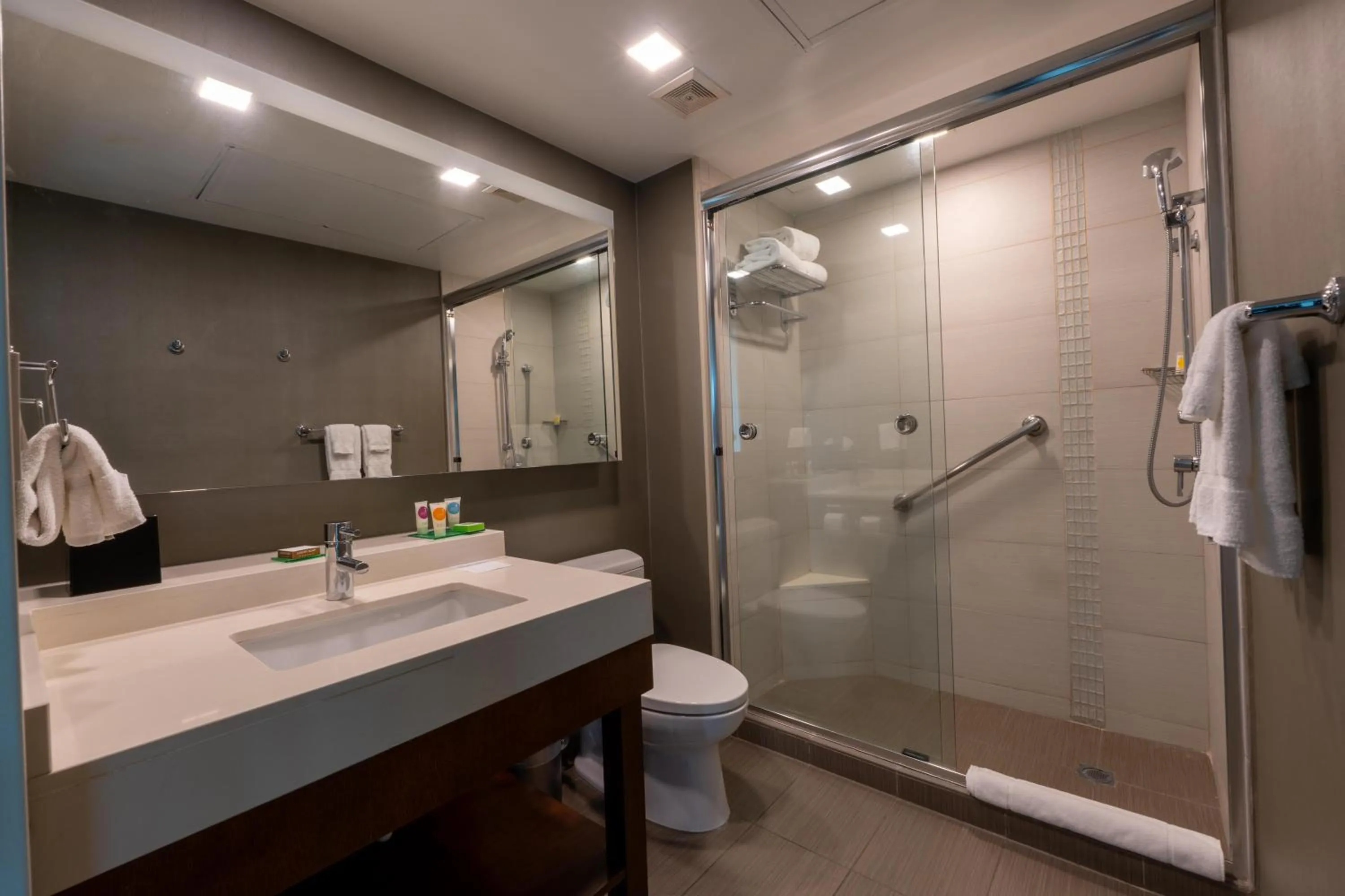 Bathroom in MARINN PLACE Financial District