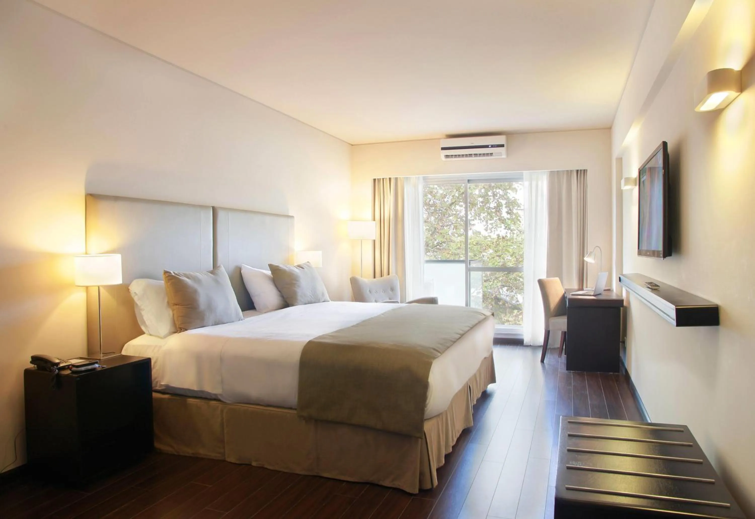 Photo of the whole room, Bed in Dazzler by Wyndham Buenos Aires Palermo