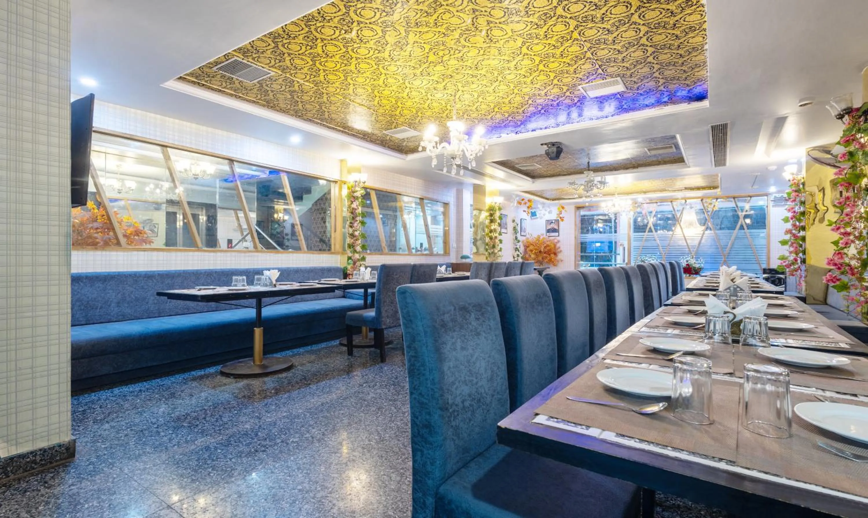 Restaurant/places to eat in Treebo Shakuntalam, Near Lucknow Airport