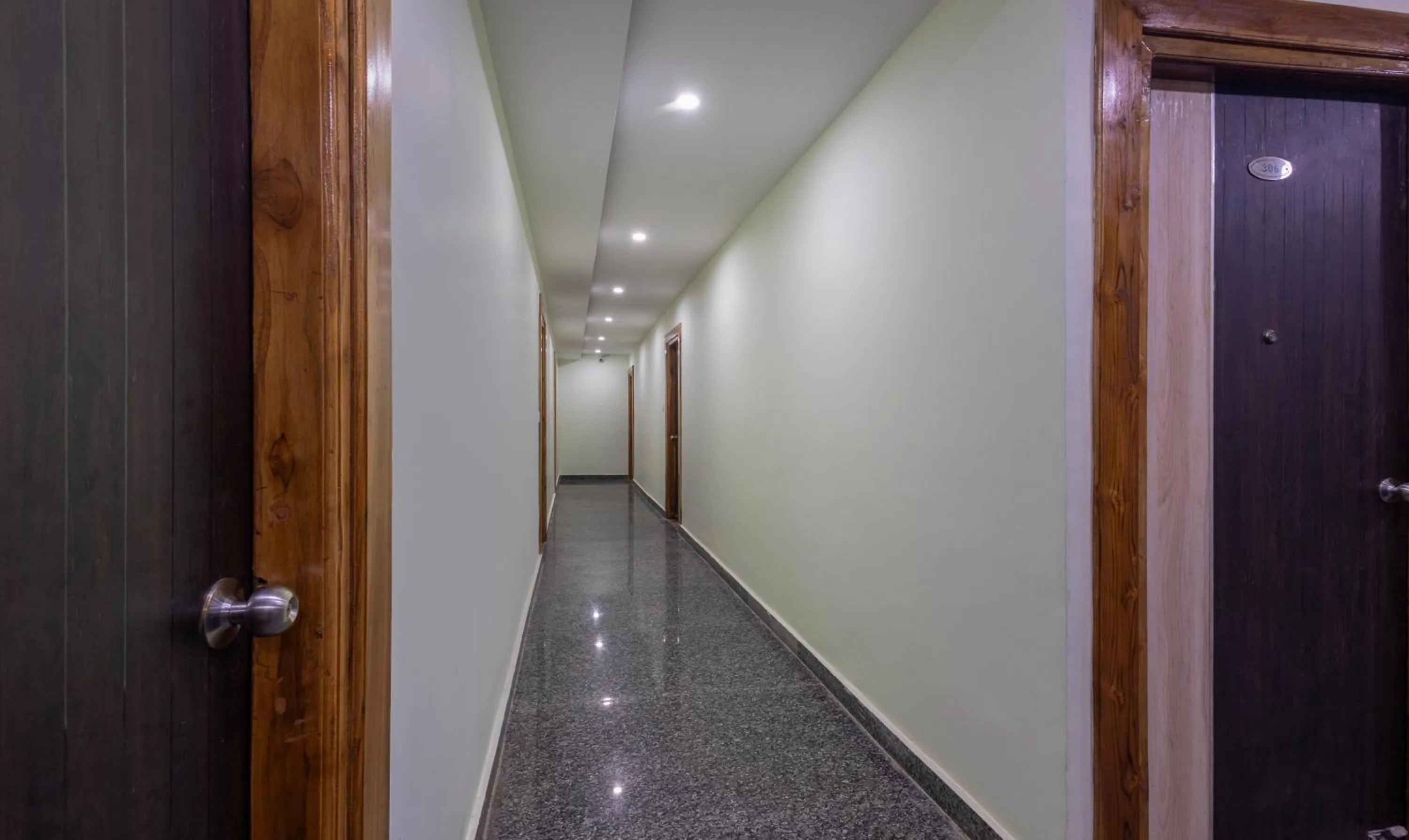 Lobby or reception in Treebo Shakuntalam, Near Lucknow Airport