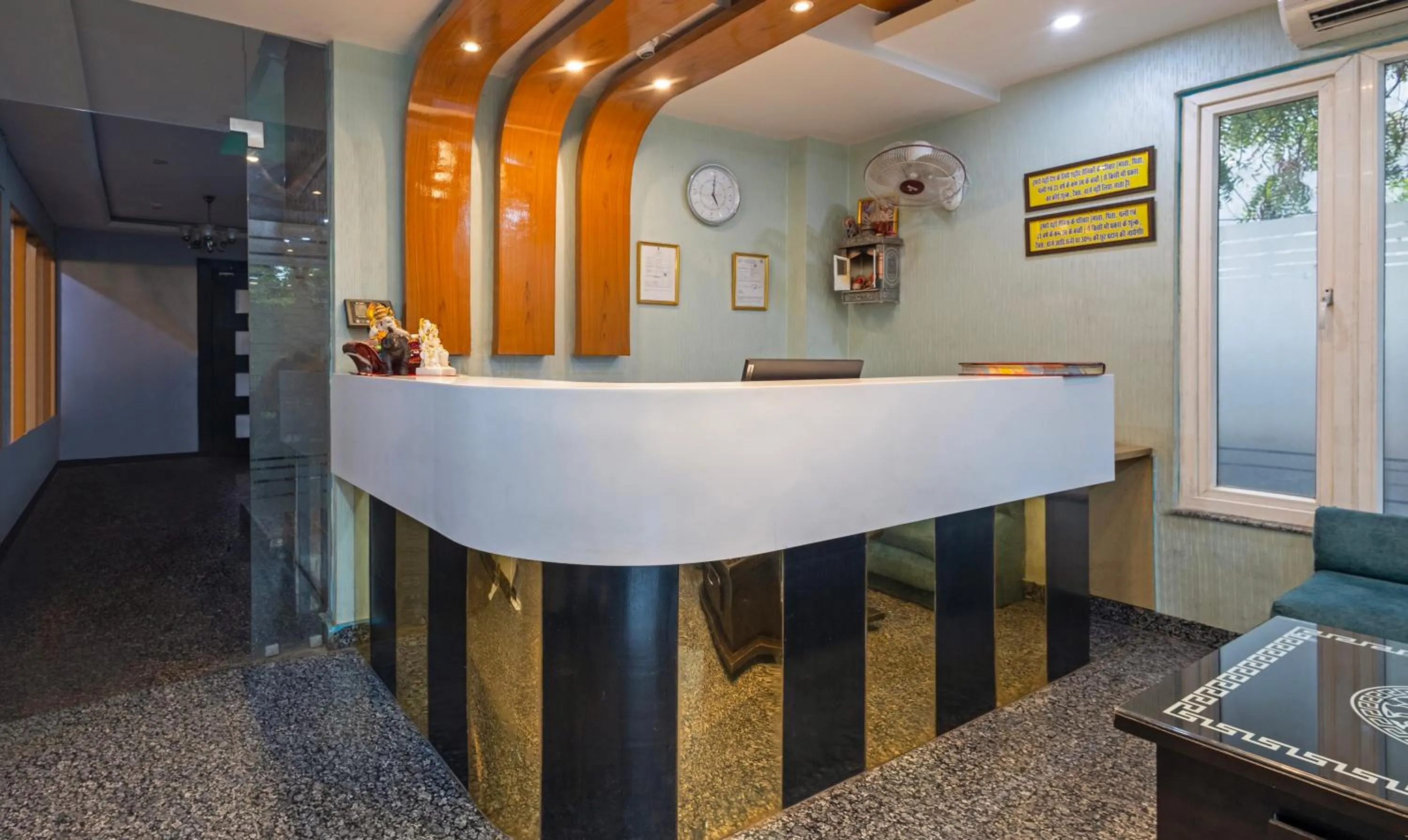 Lobby or reception in Treebo Shakuntalam, Near Lucknow Airport