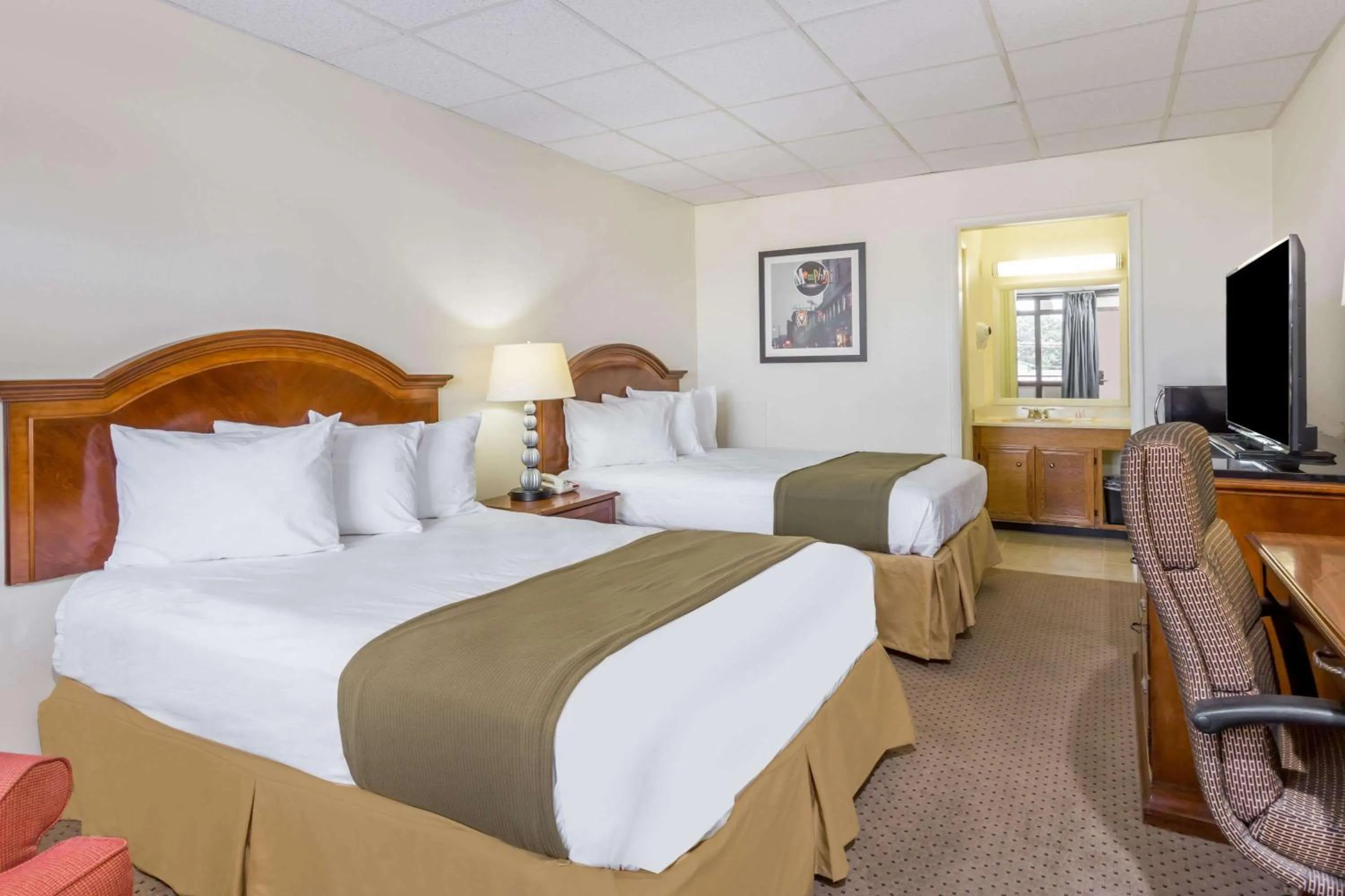 Photo of the whole room, Bed in Days Inn by Wyndham Bedford