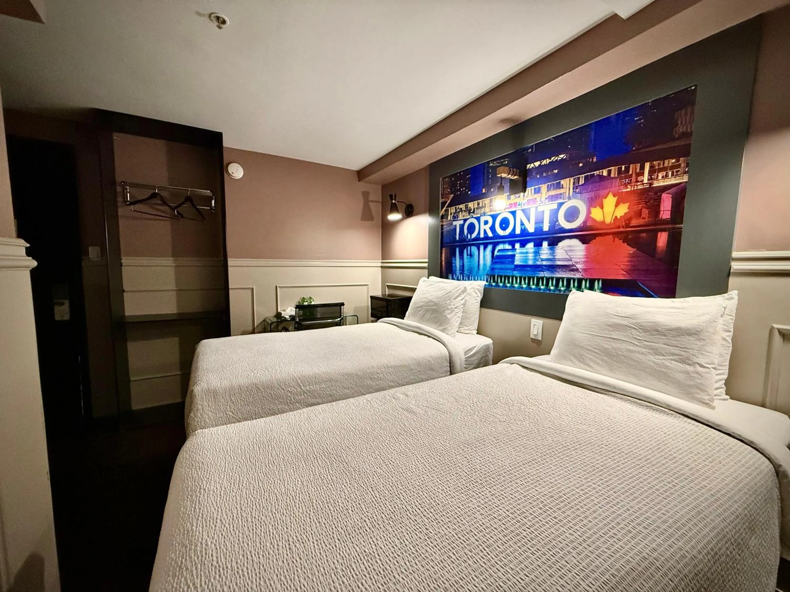 Bed in Royal Oak Inn