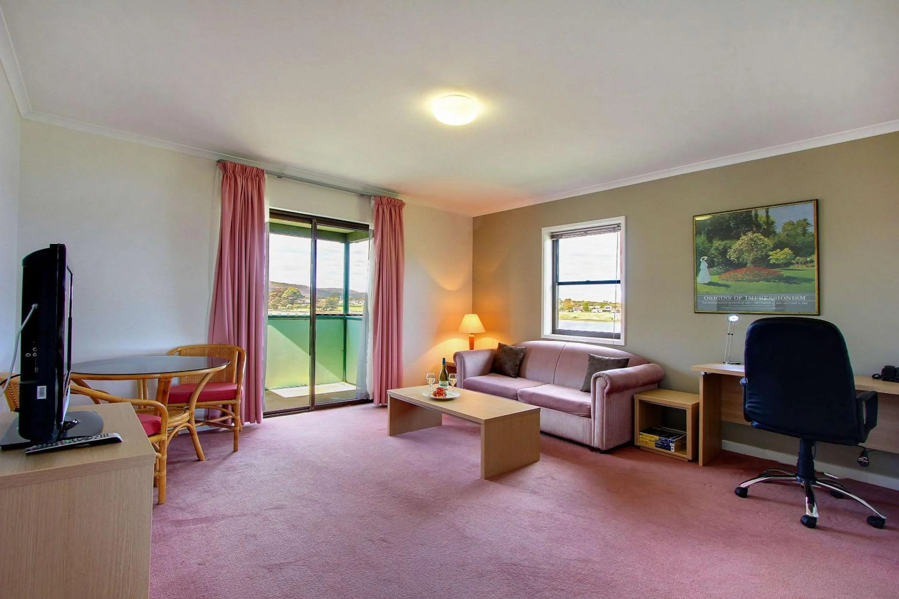 Photo of the whole room in Comfort Inn The Pier