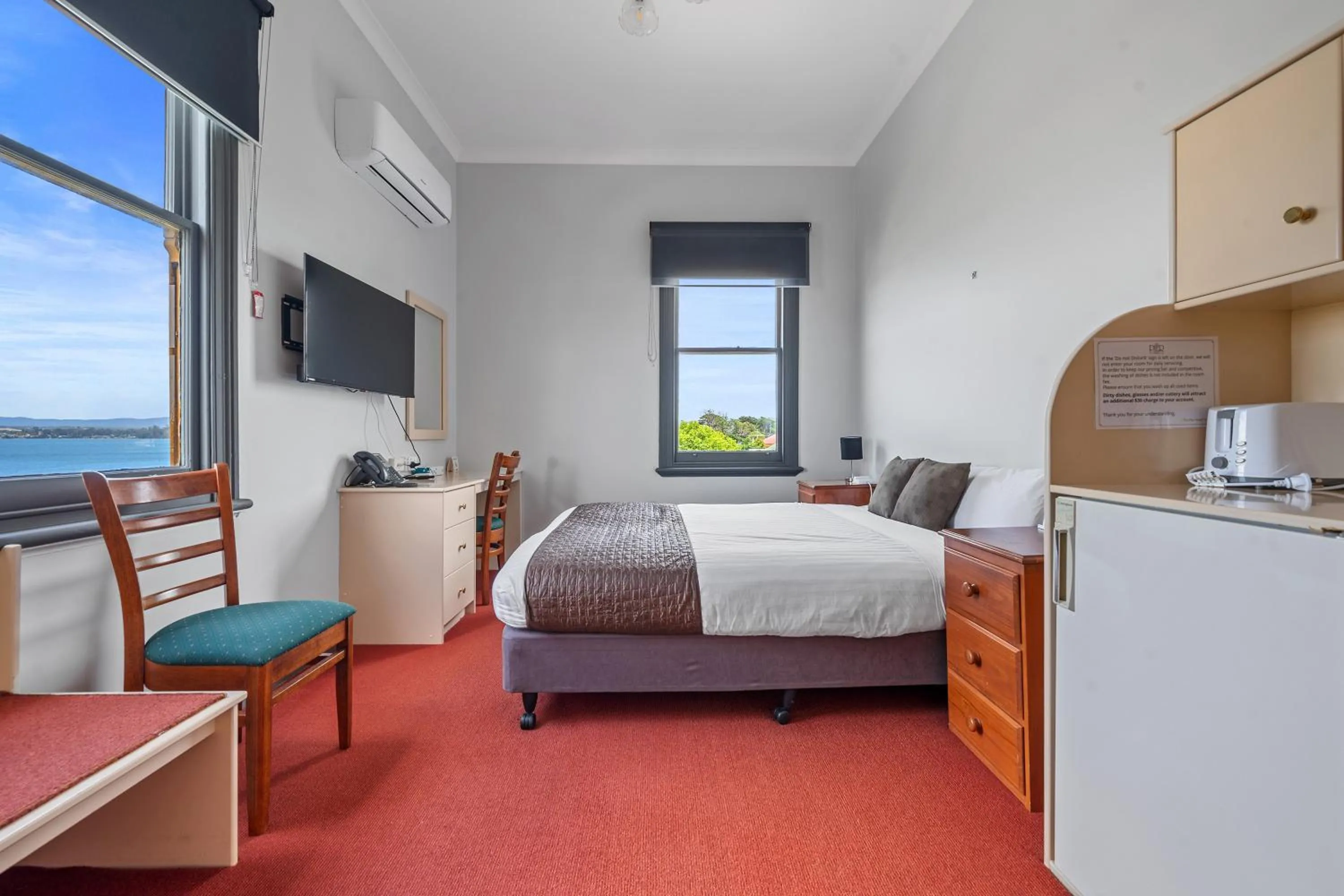 Bed in Comfort Inn The Pier