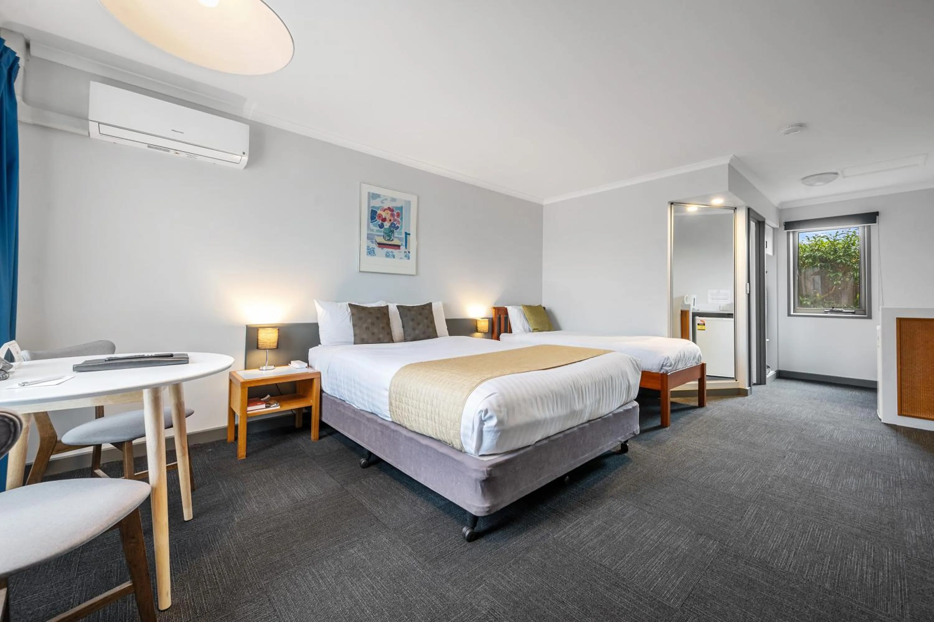 Bed in Comfort Inn The Pier