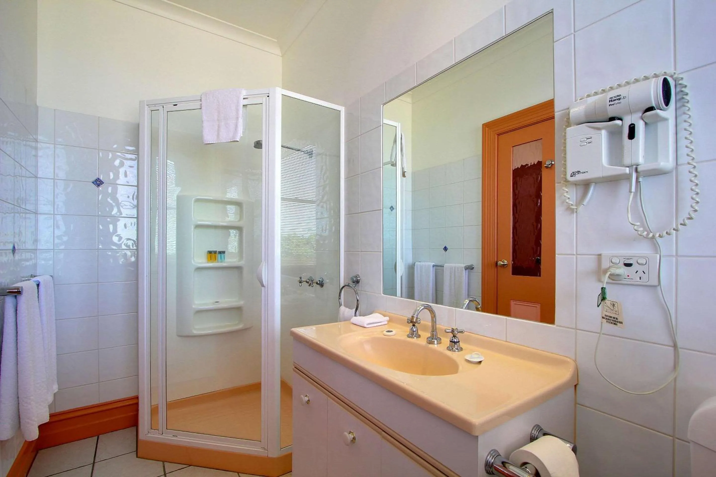 Bathroom in Comfort Inn The Pier