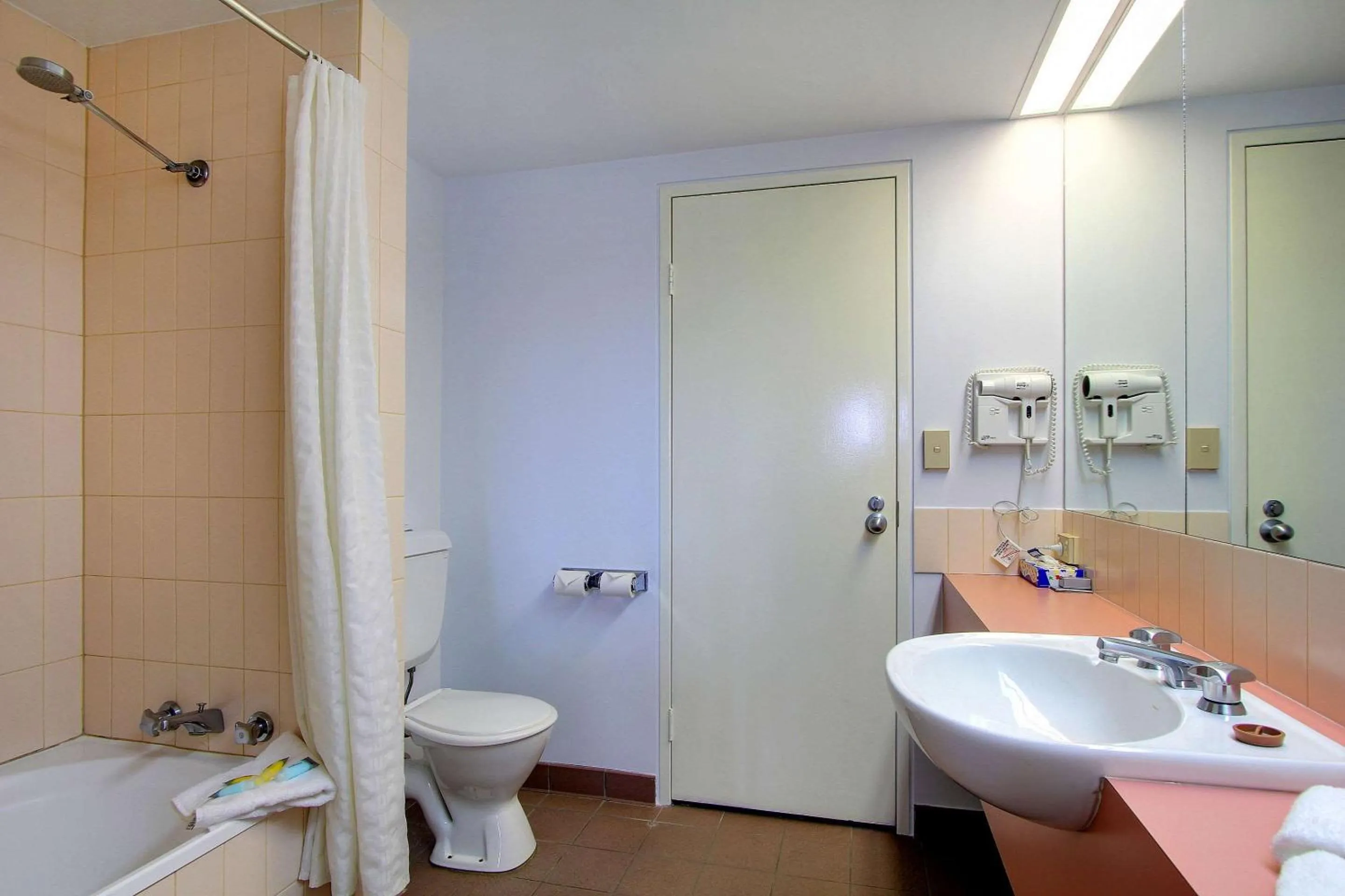 Bathroom in Comfort Inn The Pier