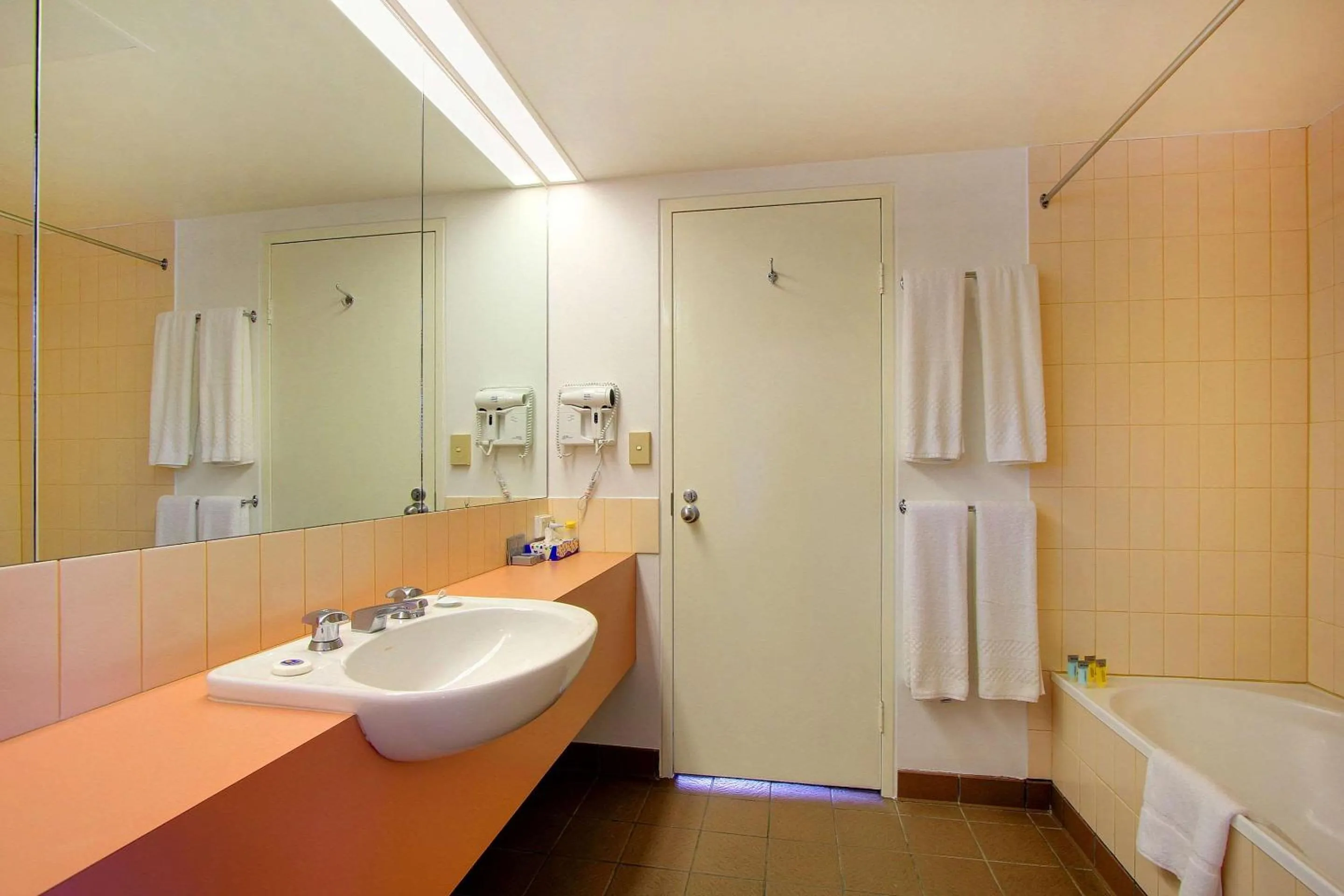 Bathroom in Comfort Inn The Pier