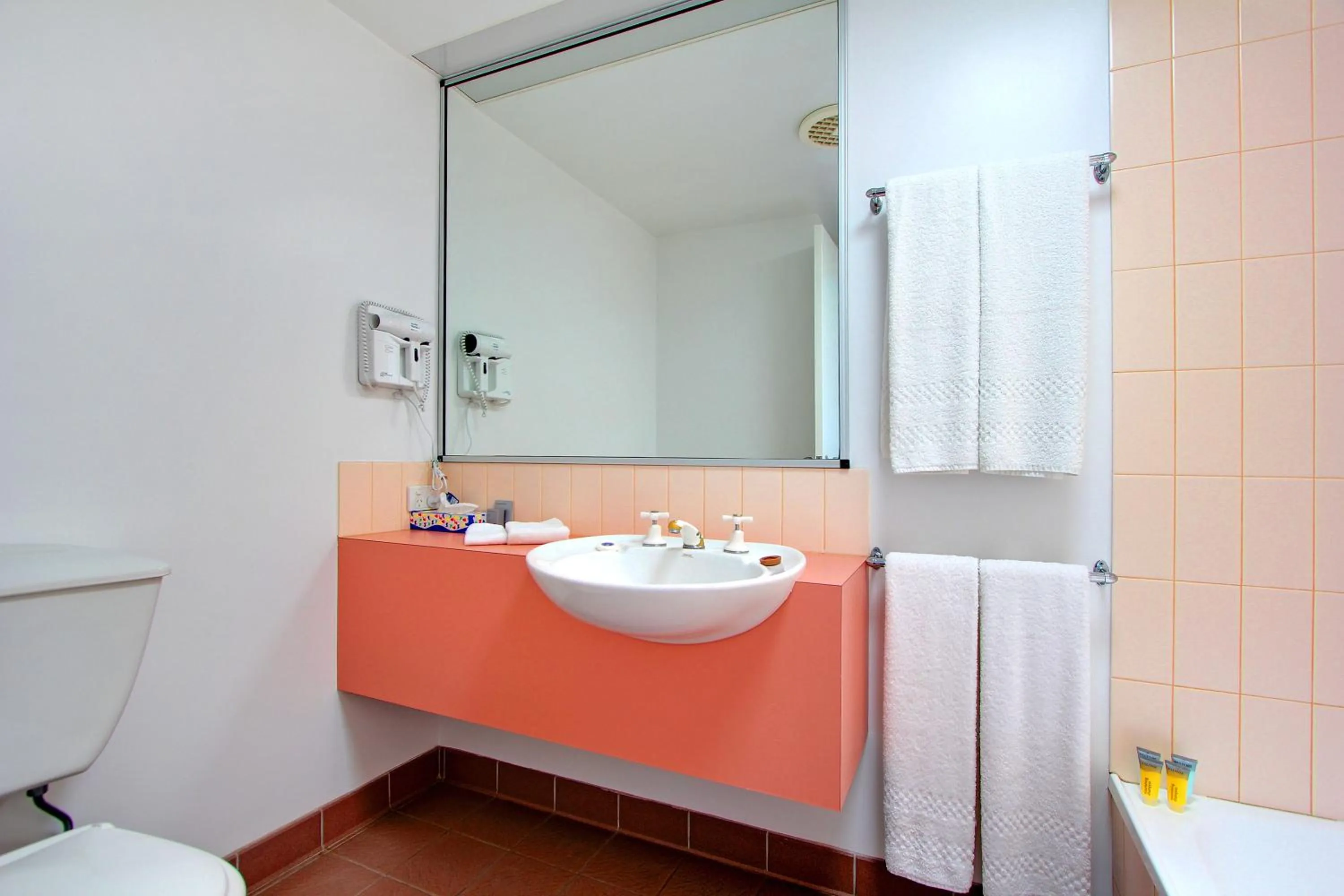 Bathroom in Comfort Inn The Pier