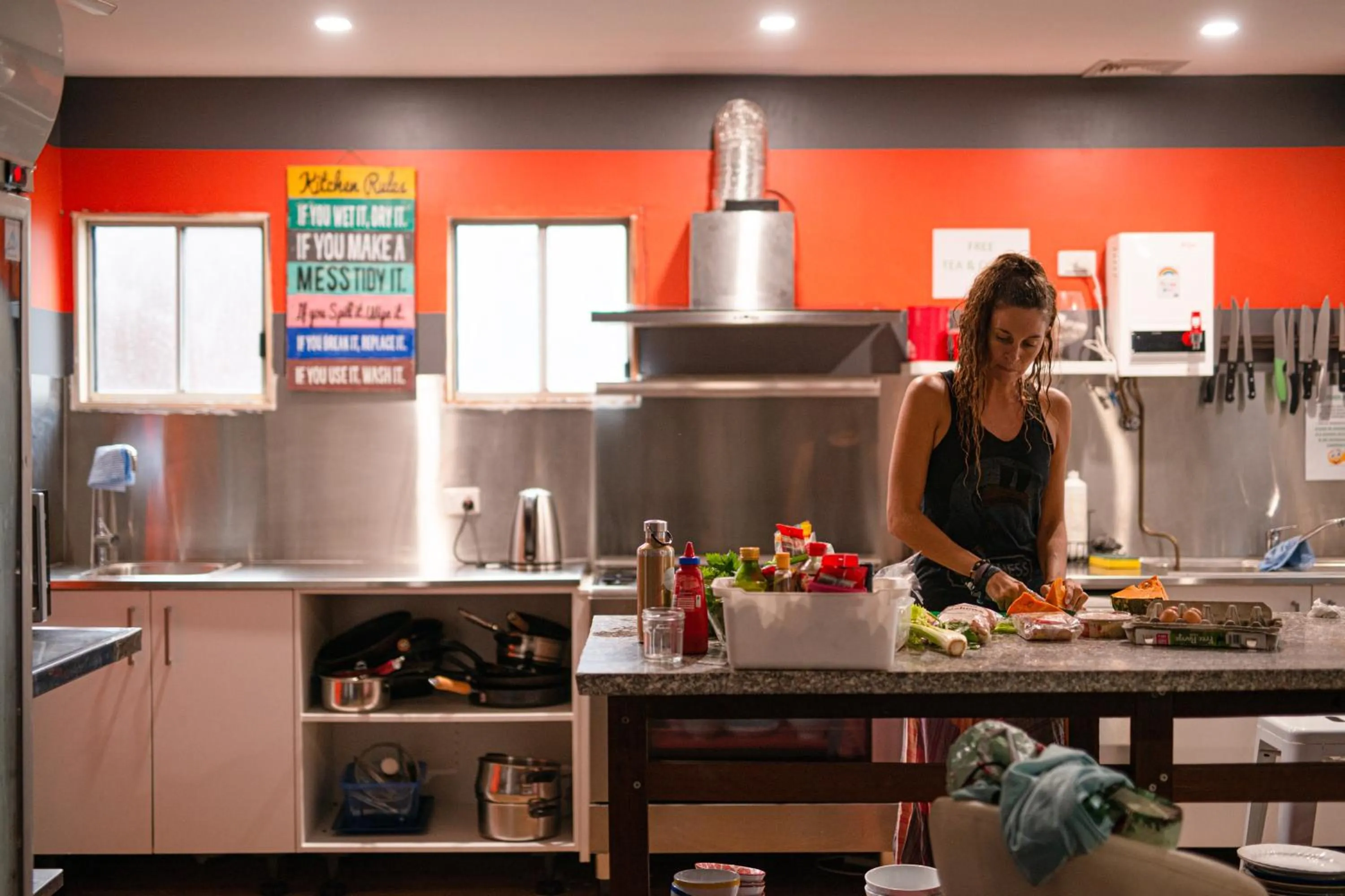 Kitchen or kitchenette in Backpackers Newcastle
