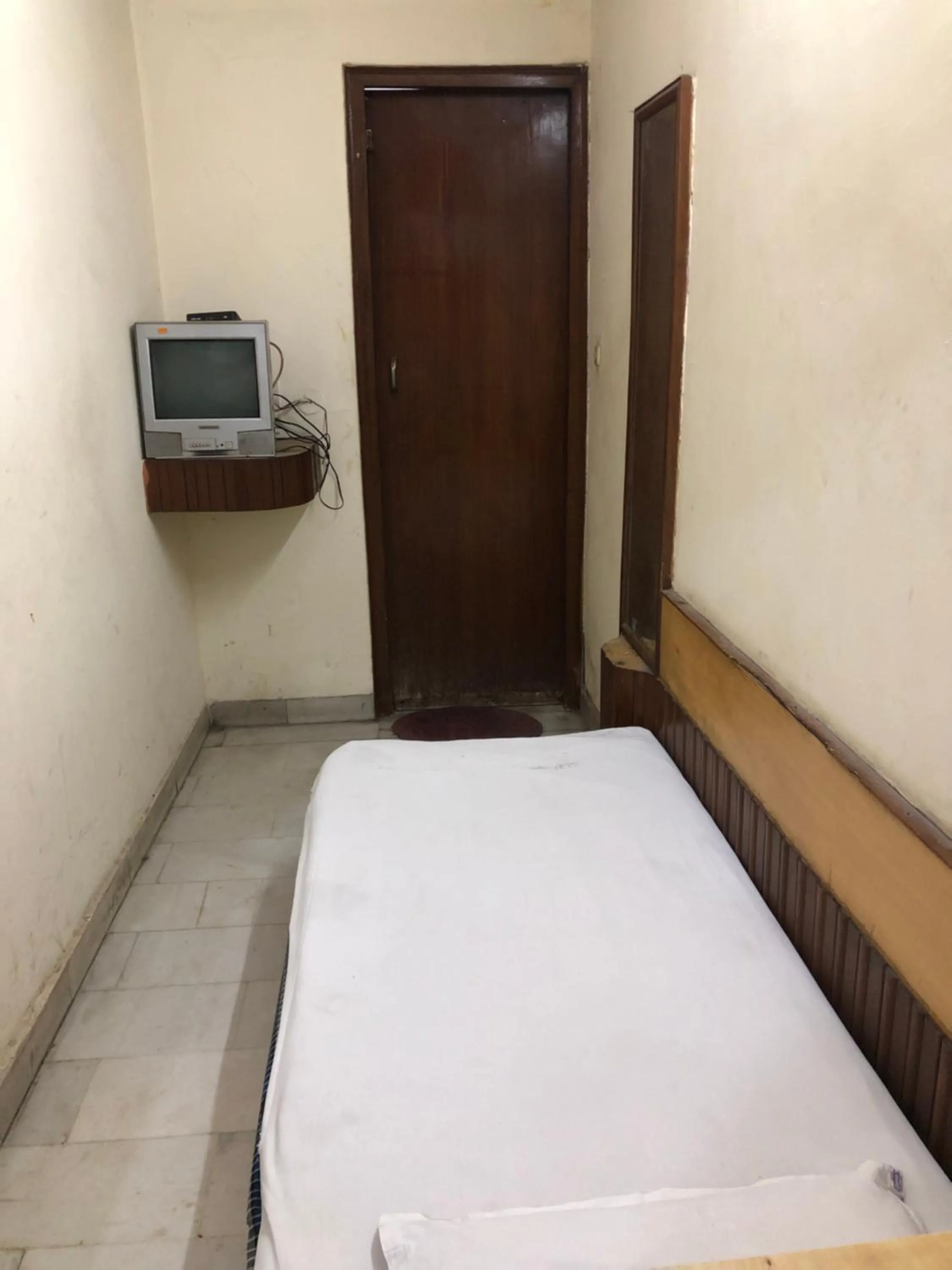 TV/Entertainment Center in Yes Please Guest House