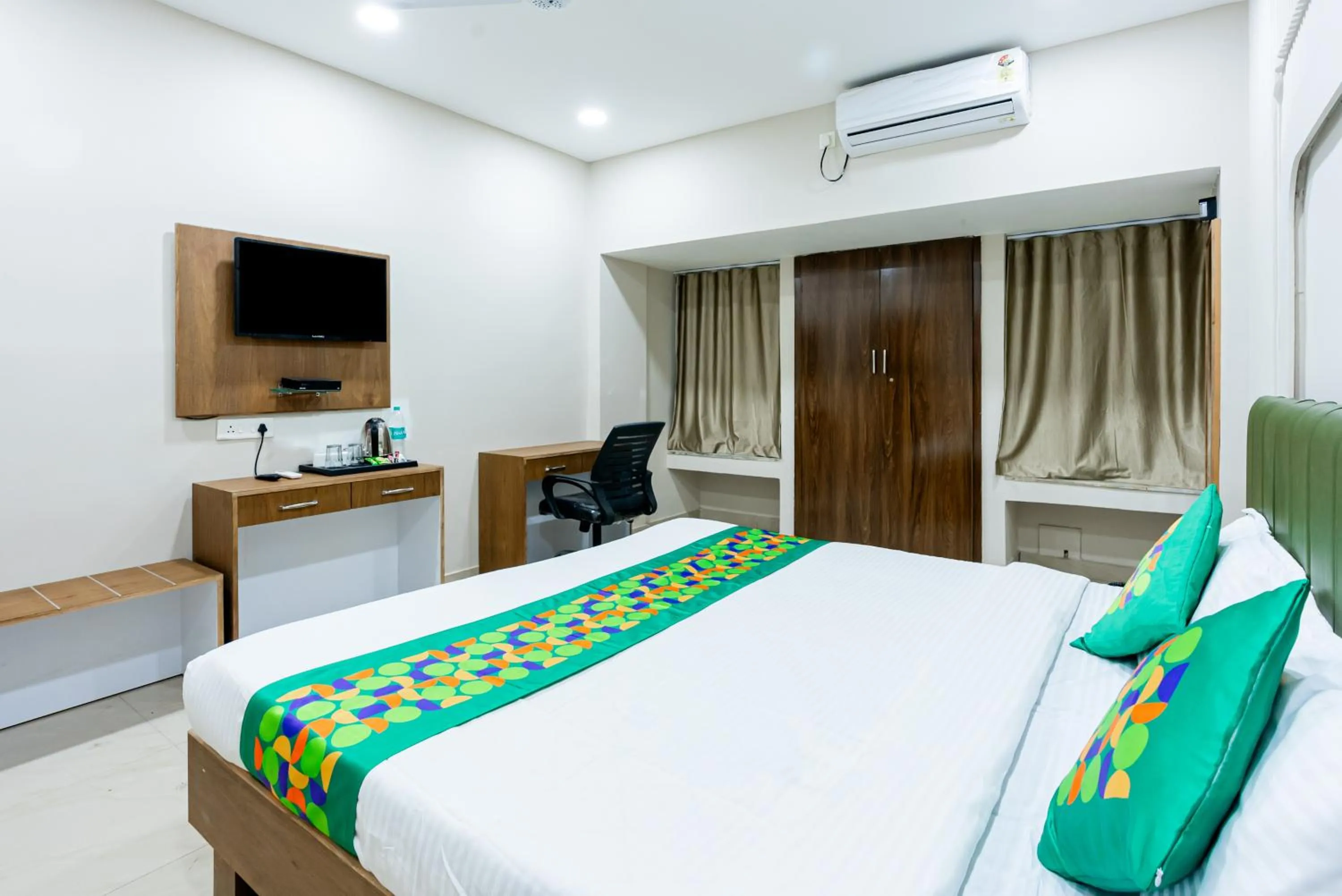 Bedroom in Treebo Edge Raipur Railway Station