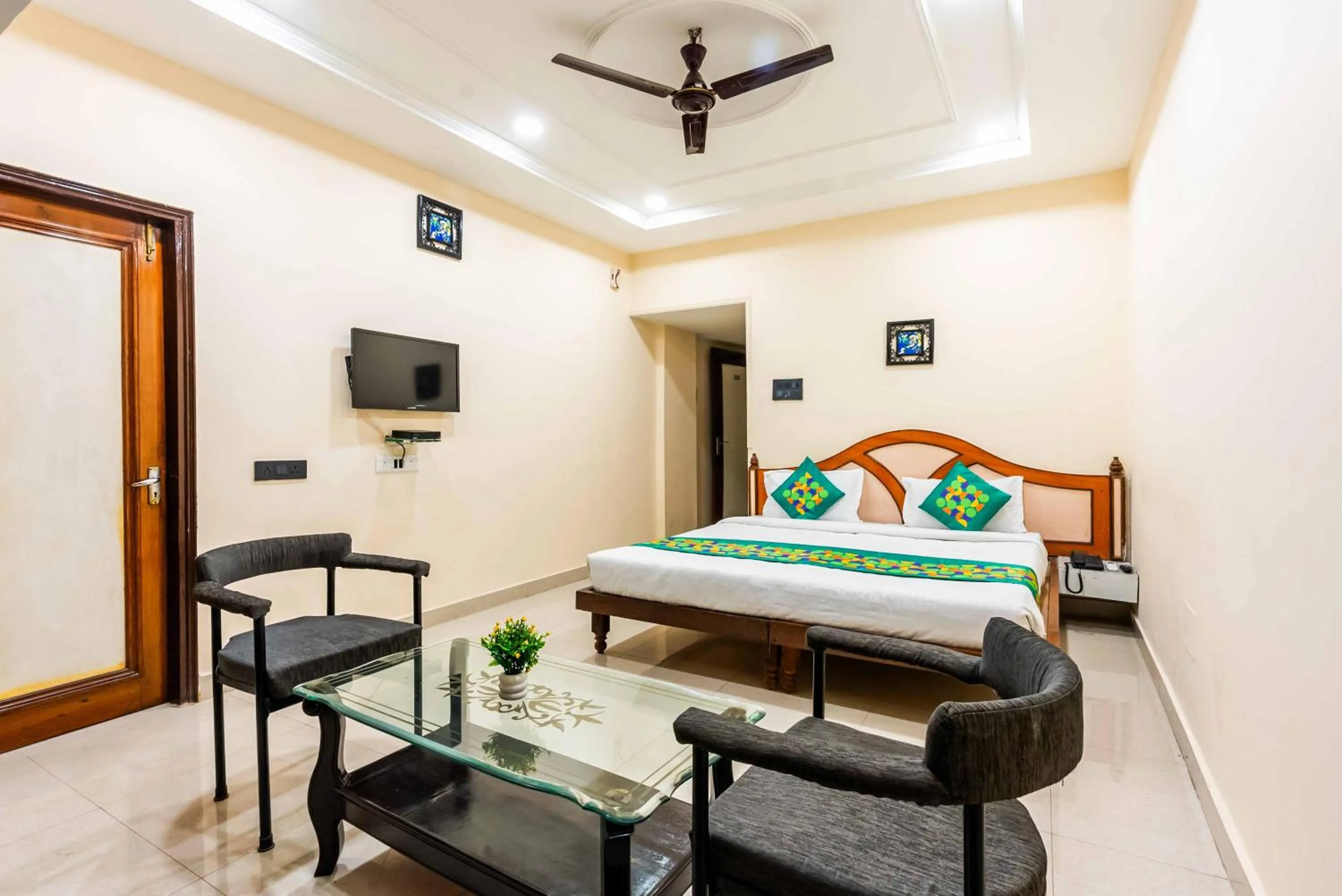 Bedroom in Treebo Edge Raipur Railway Station