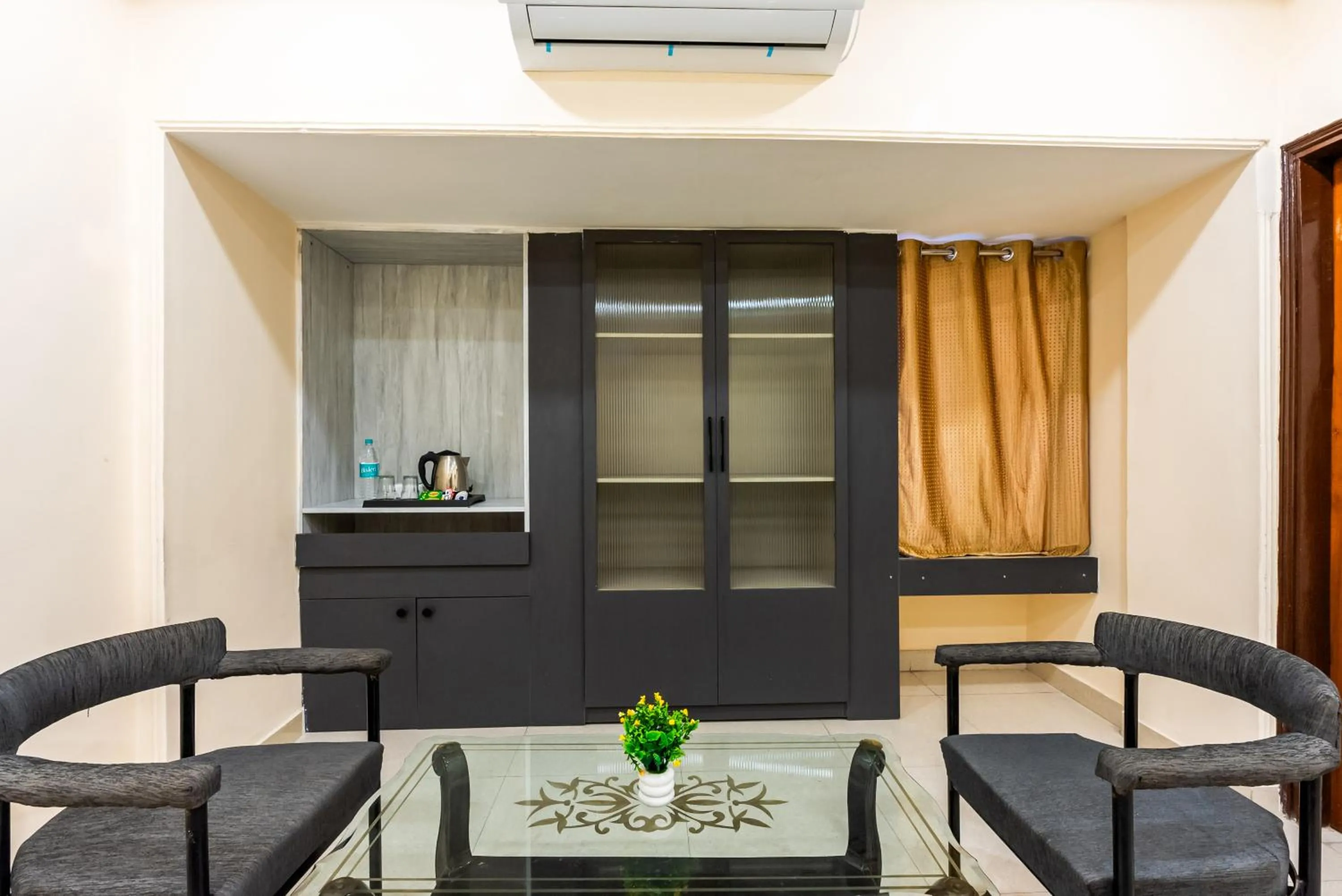 Seating area in Treebo Edge Raipur Railway Station