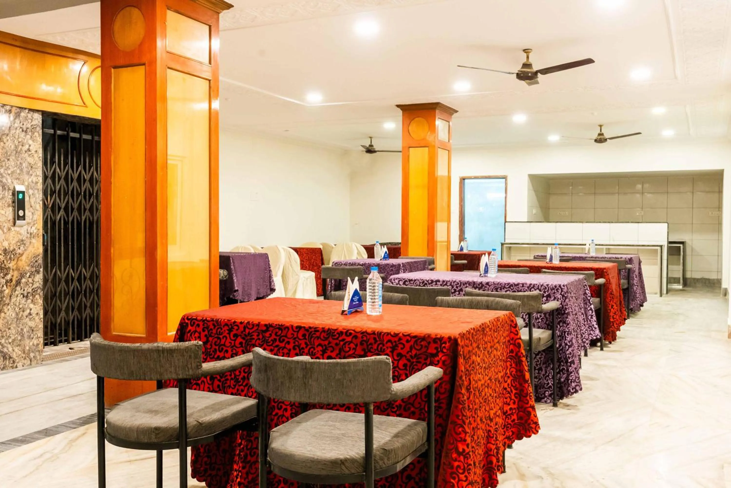 Restaurant/places to eat in Treebo Edge Raipur Railway Station
