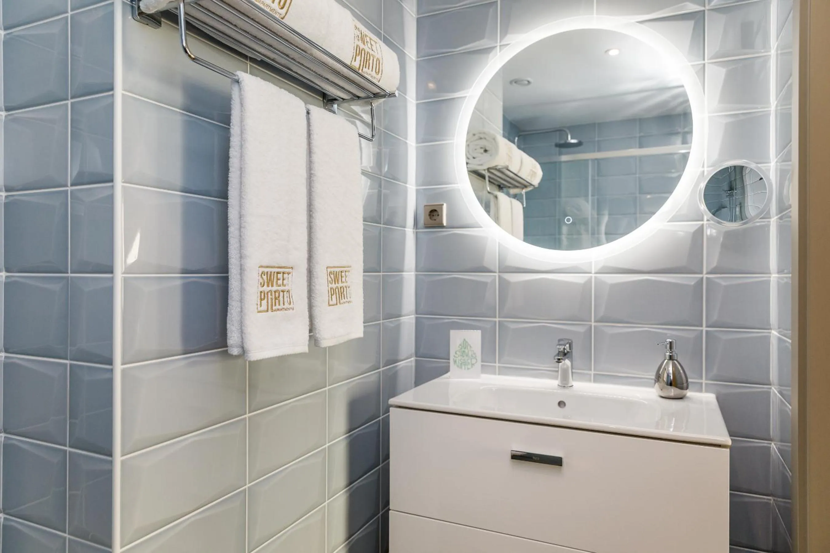 Bathroom in Legends House by Sweet Porto