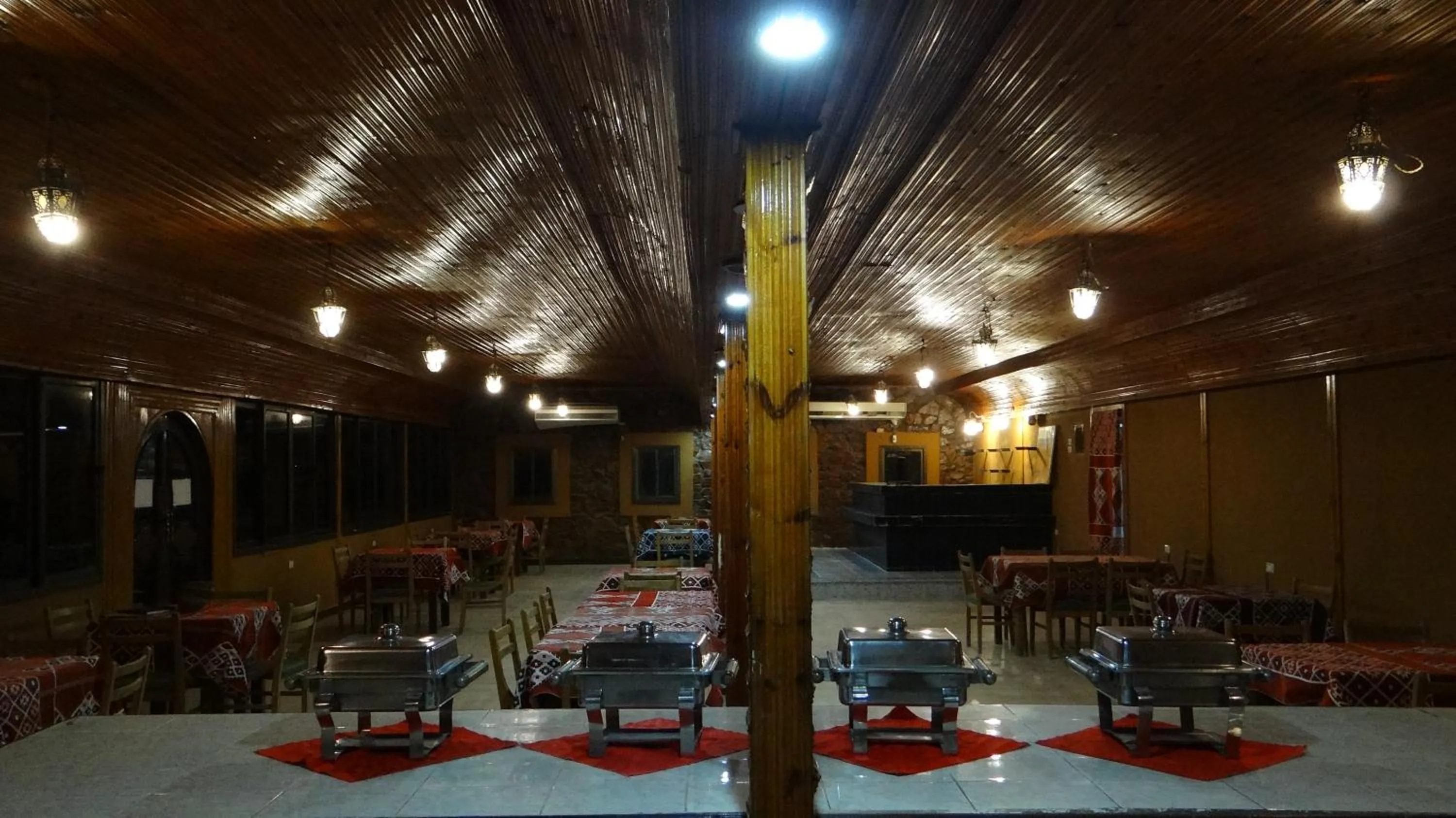 Restaurant/places to eat in OASIS Resort