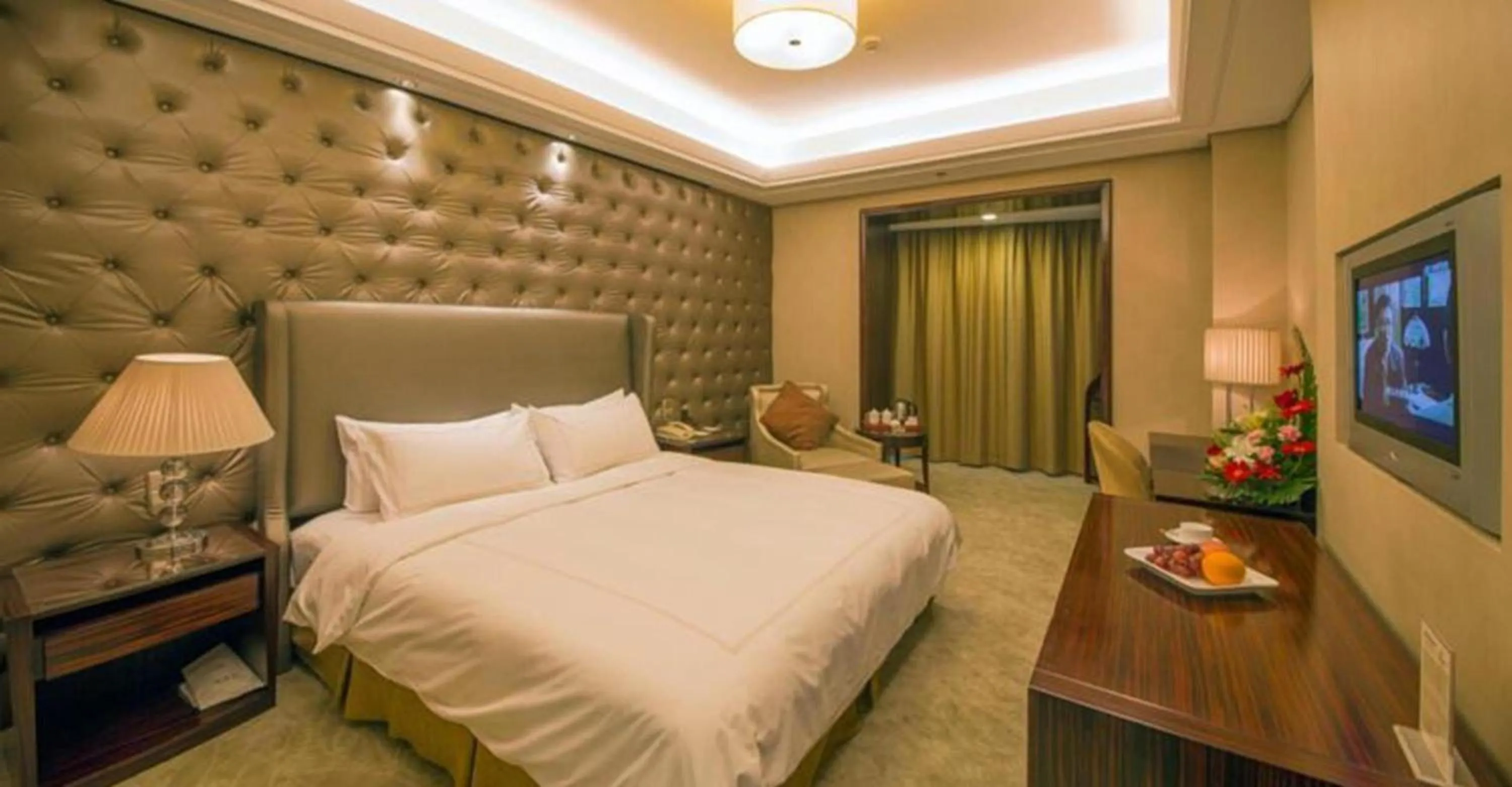 Bedroom, Bed in Shu Guang International Hotel