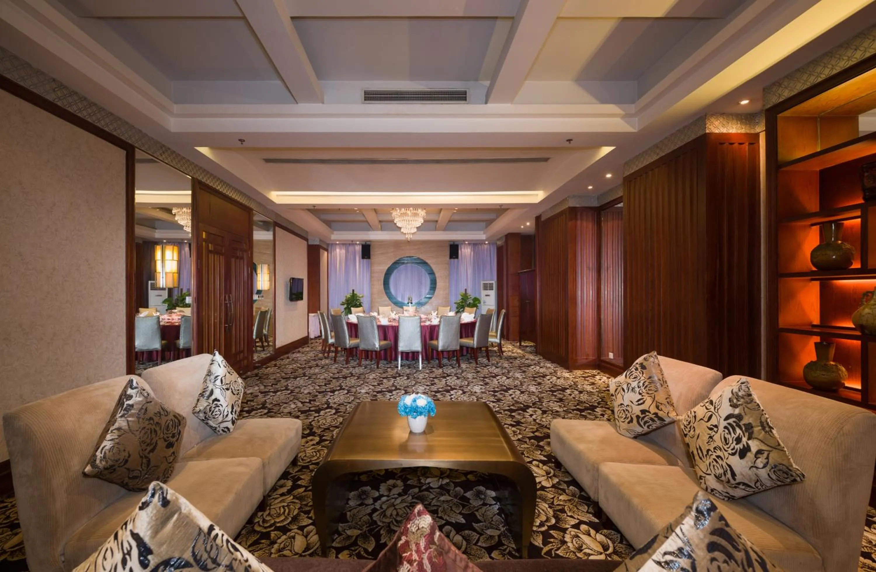 Restaurant/places to eat in Shu Guang International Hotel