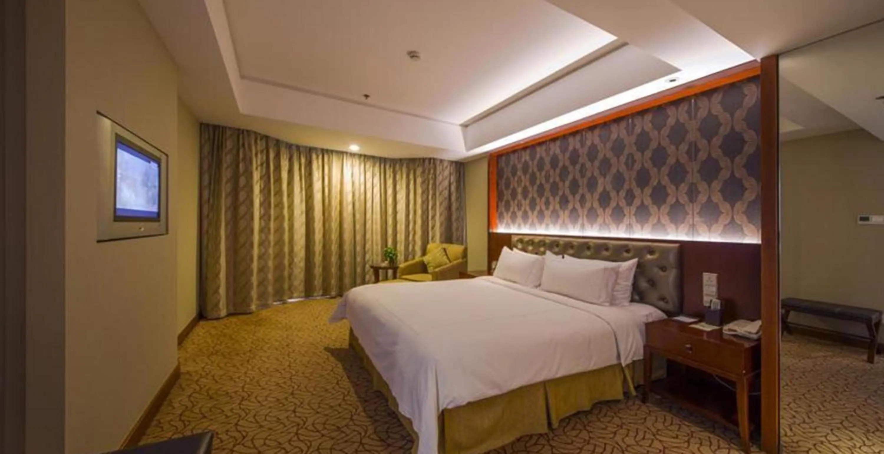 Bedroom, Bed in Shu Guang International Hotel