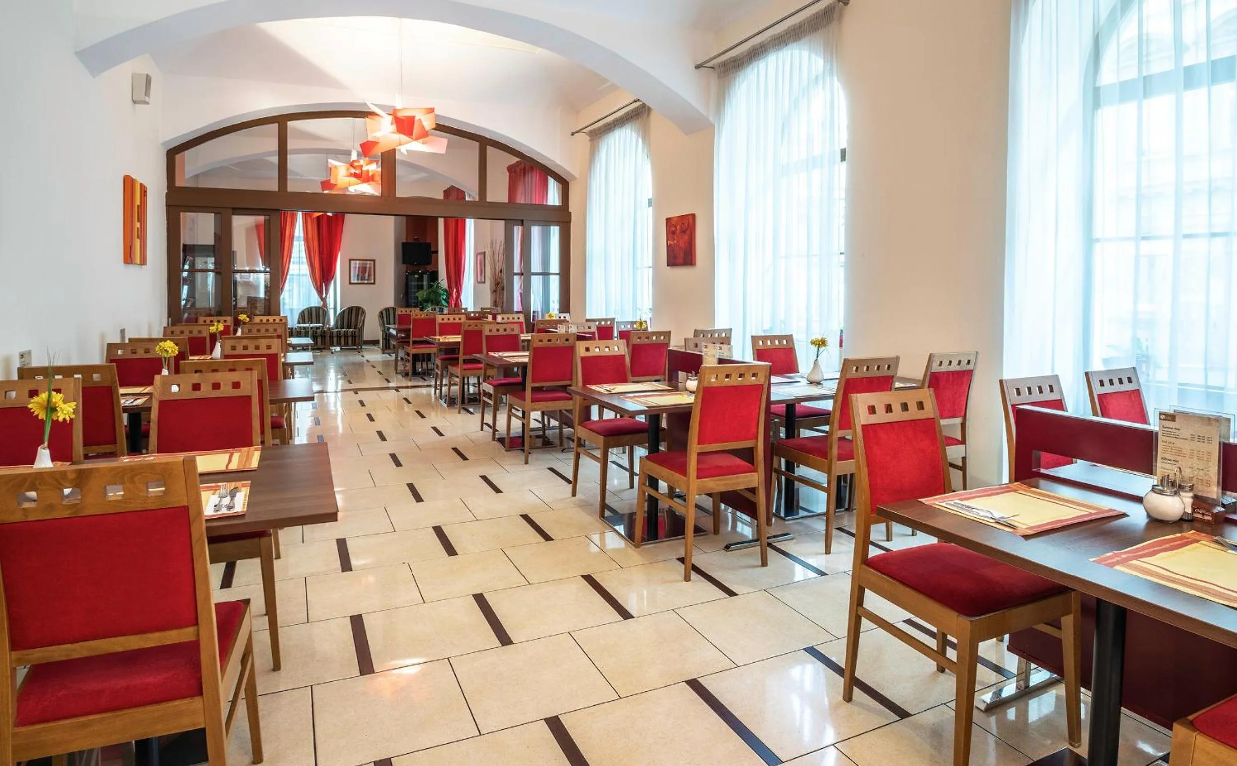 Restaurant/places to eat in EA Hotel Sonata