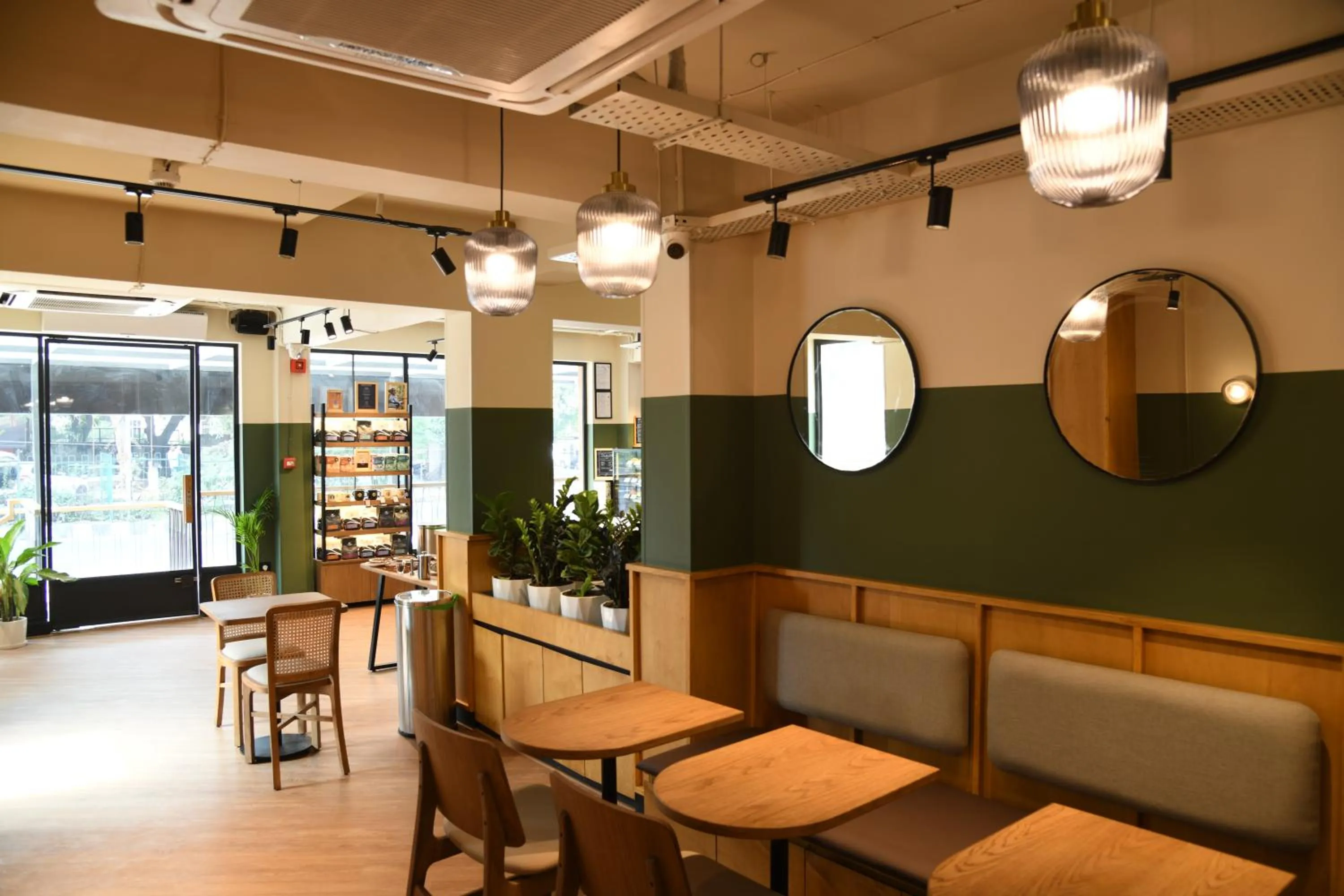 Restaurant/places to eat in The Legend Inn Delhi