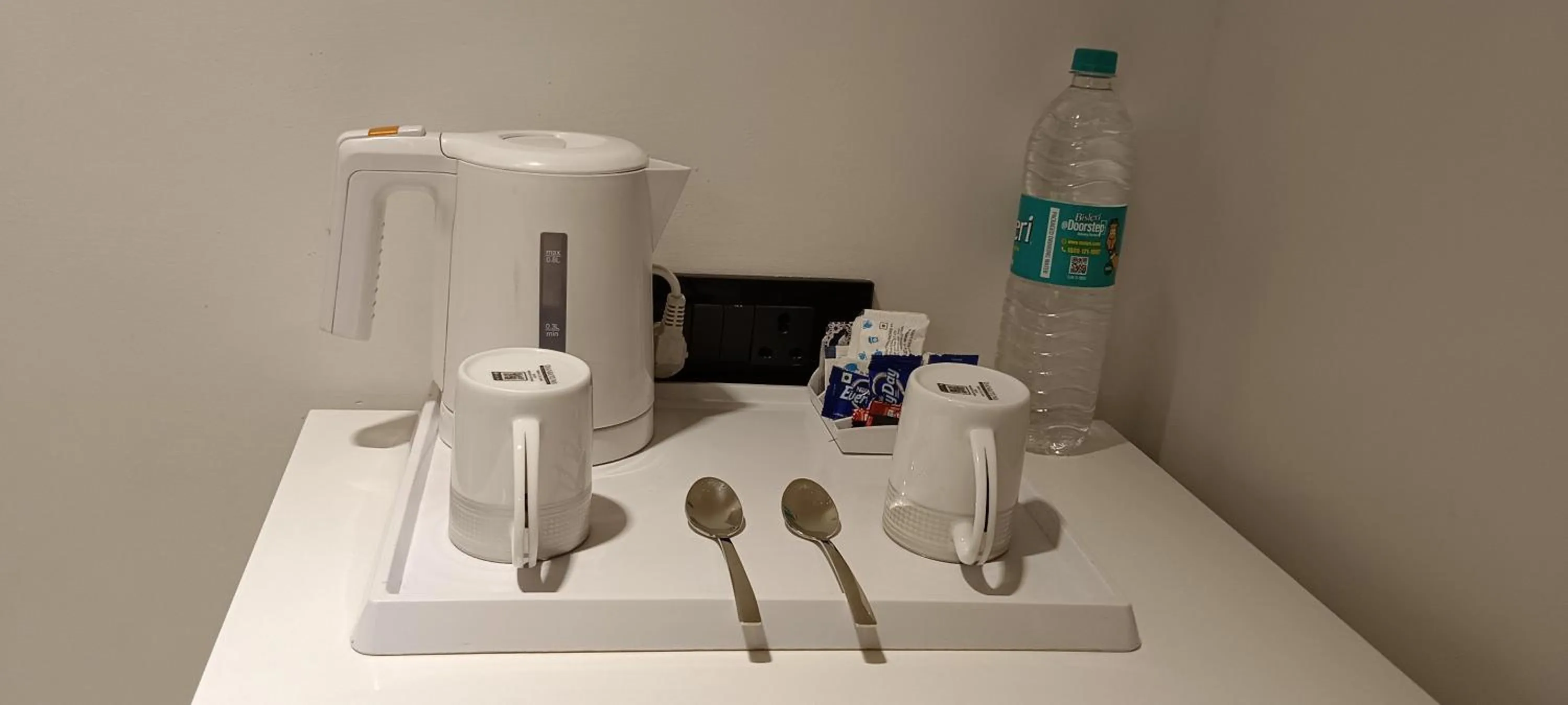 Coffee/tea facilities in The Legend Inn Delhi