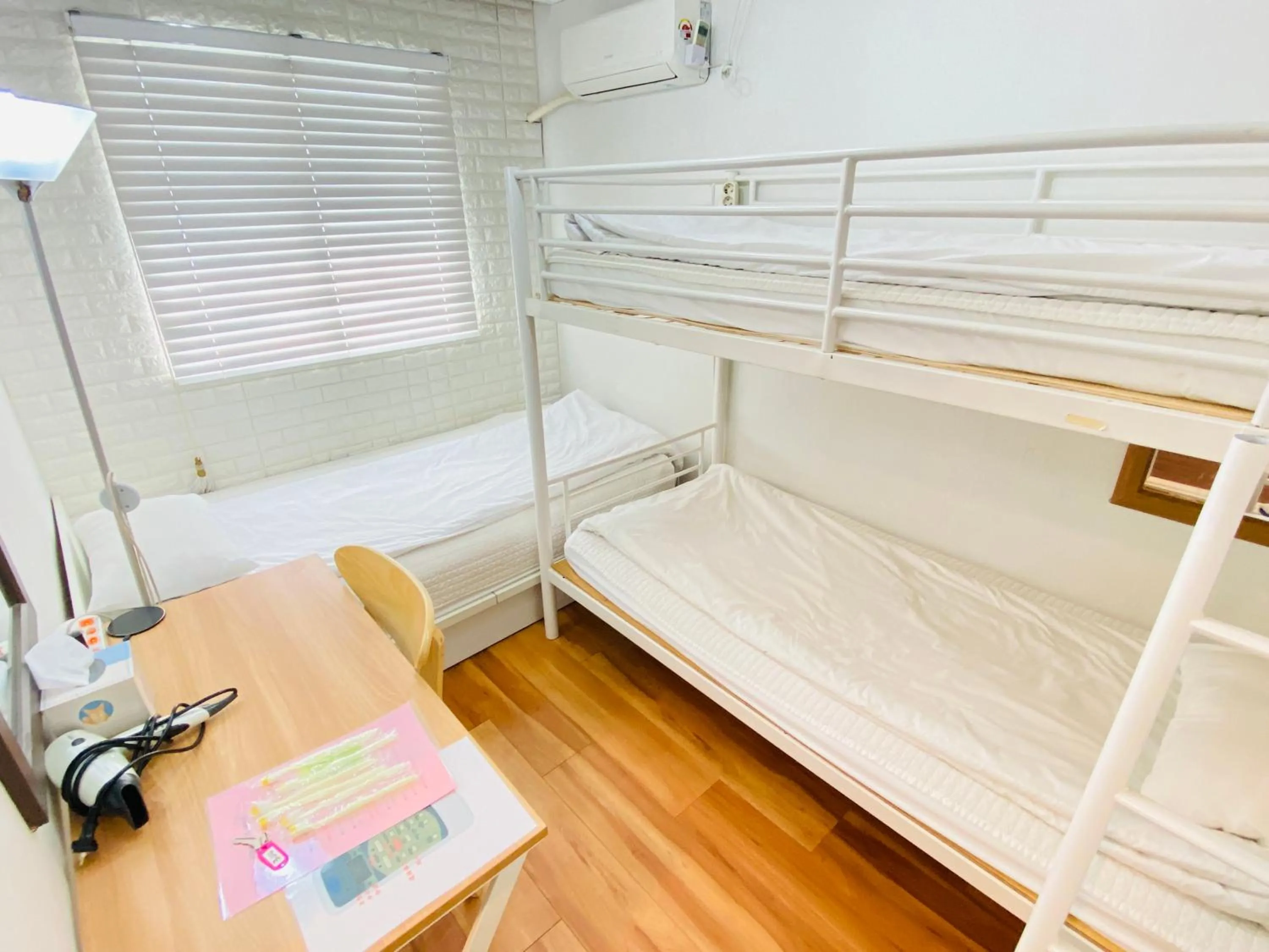 Photo of the whole room, Bed in Aroha Guesthouse Seoul Station