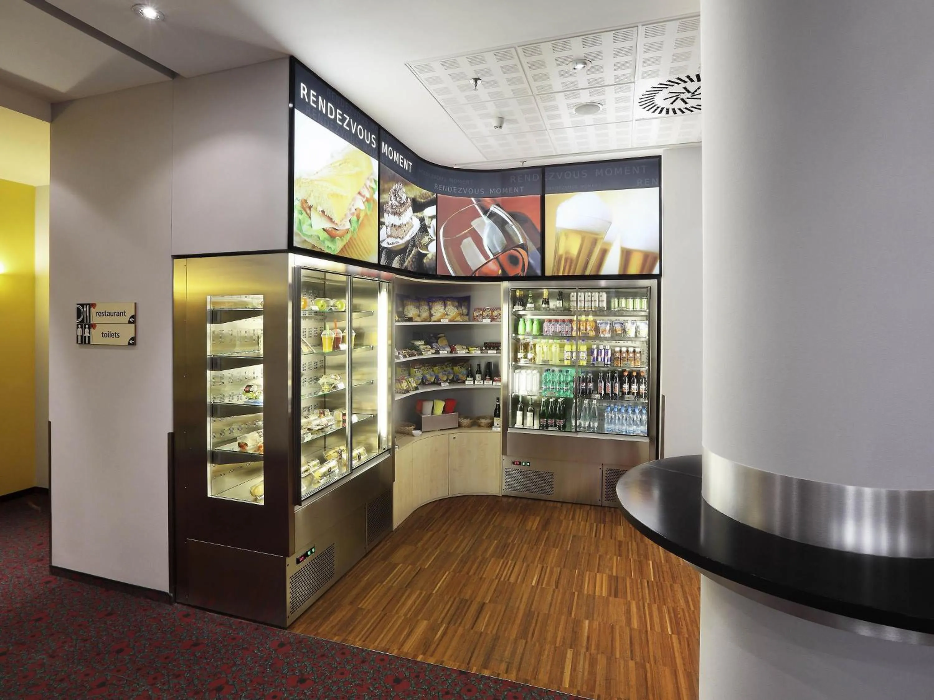 Lounge or bar in Ibis Praha Old Town