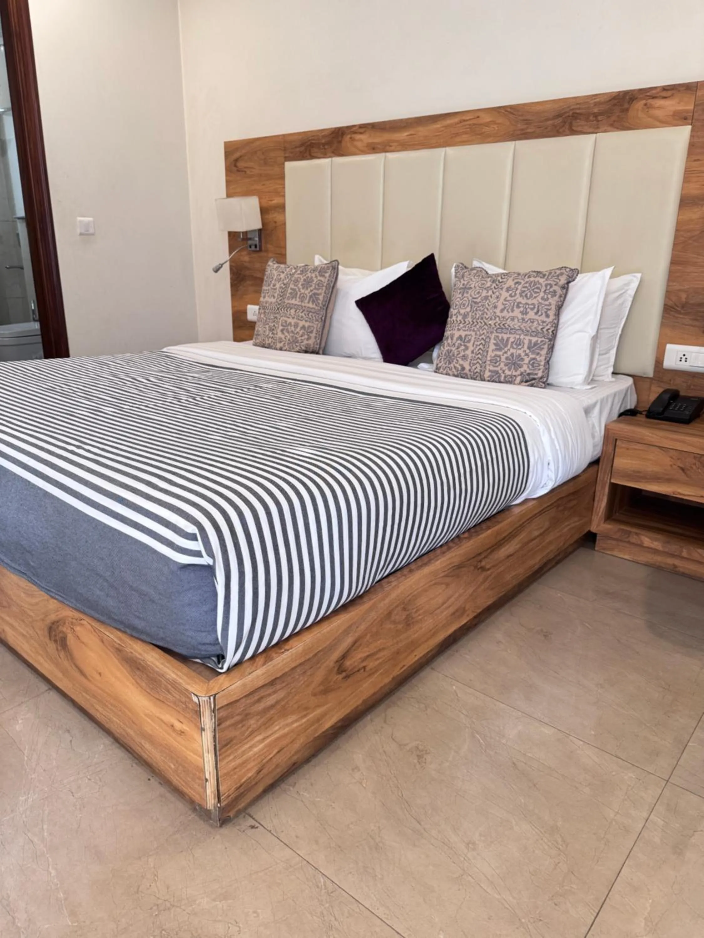 Photo of the whole room, Bed in Hotel Golf View Suites-Golf Course Road Gurgaon