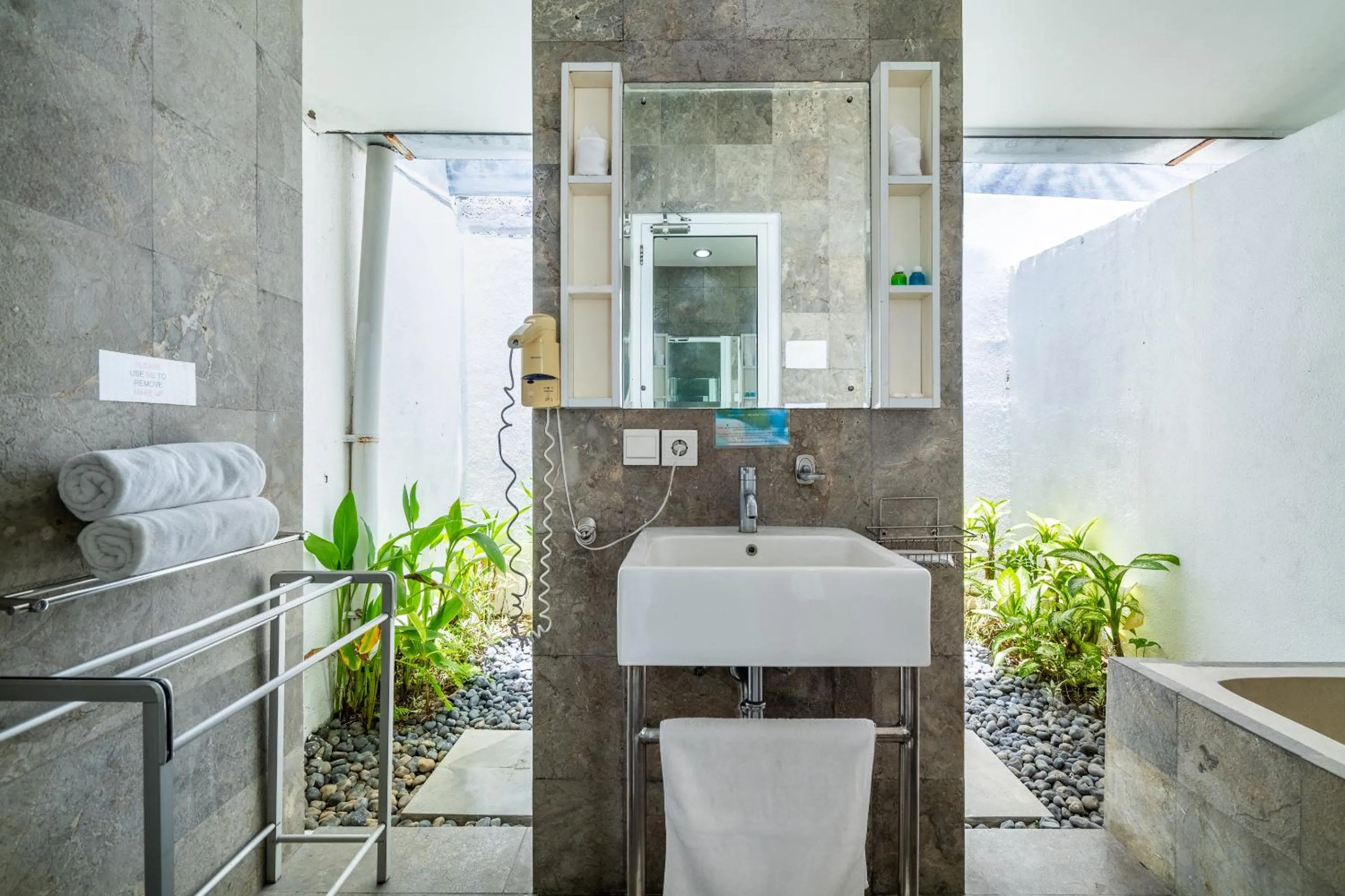 Shower in Bali Yarra Villas - Seminyak