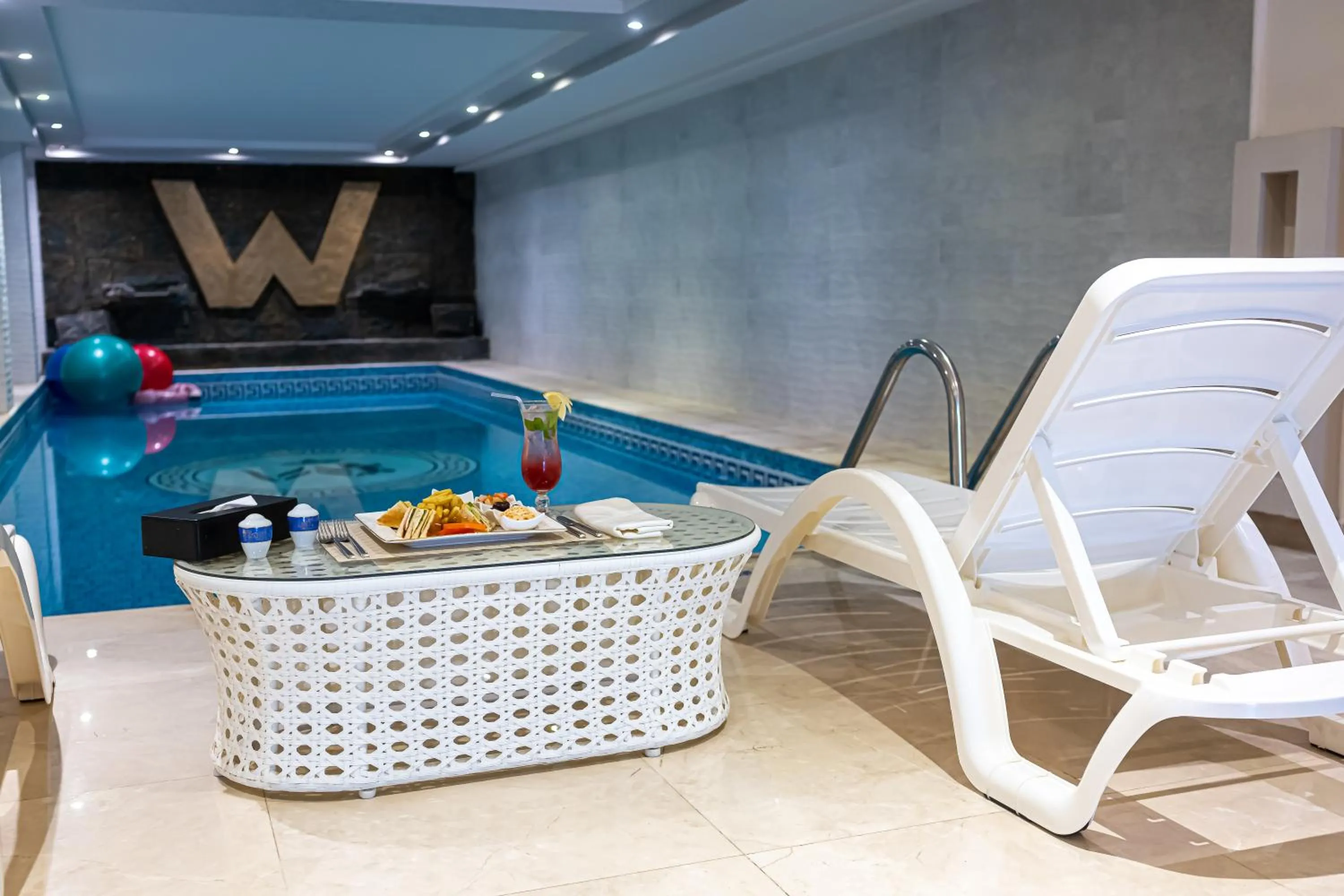 Restaurant/places to eat in WA Hotel