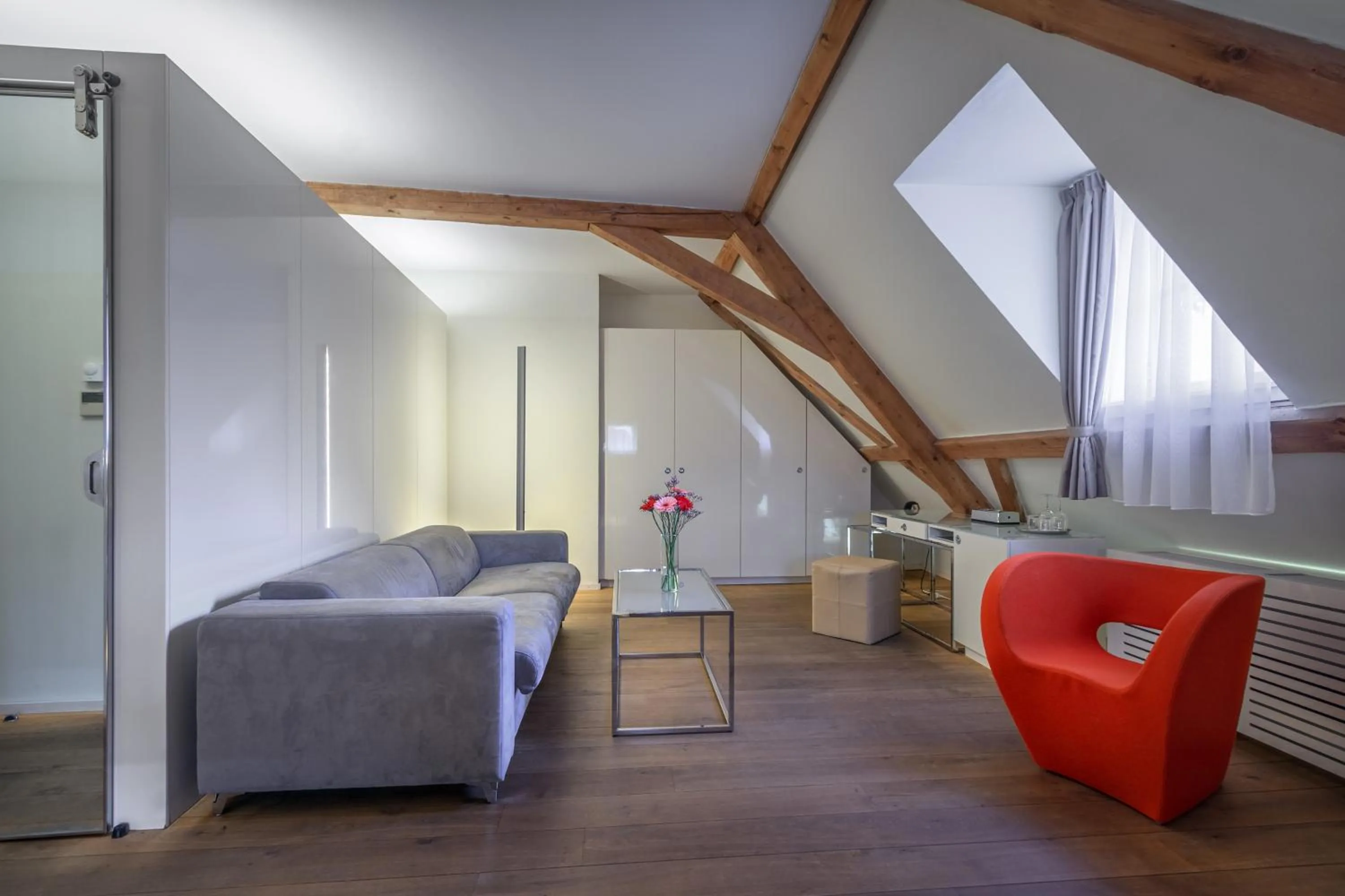 Bedroom, Bed in Three Storks