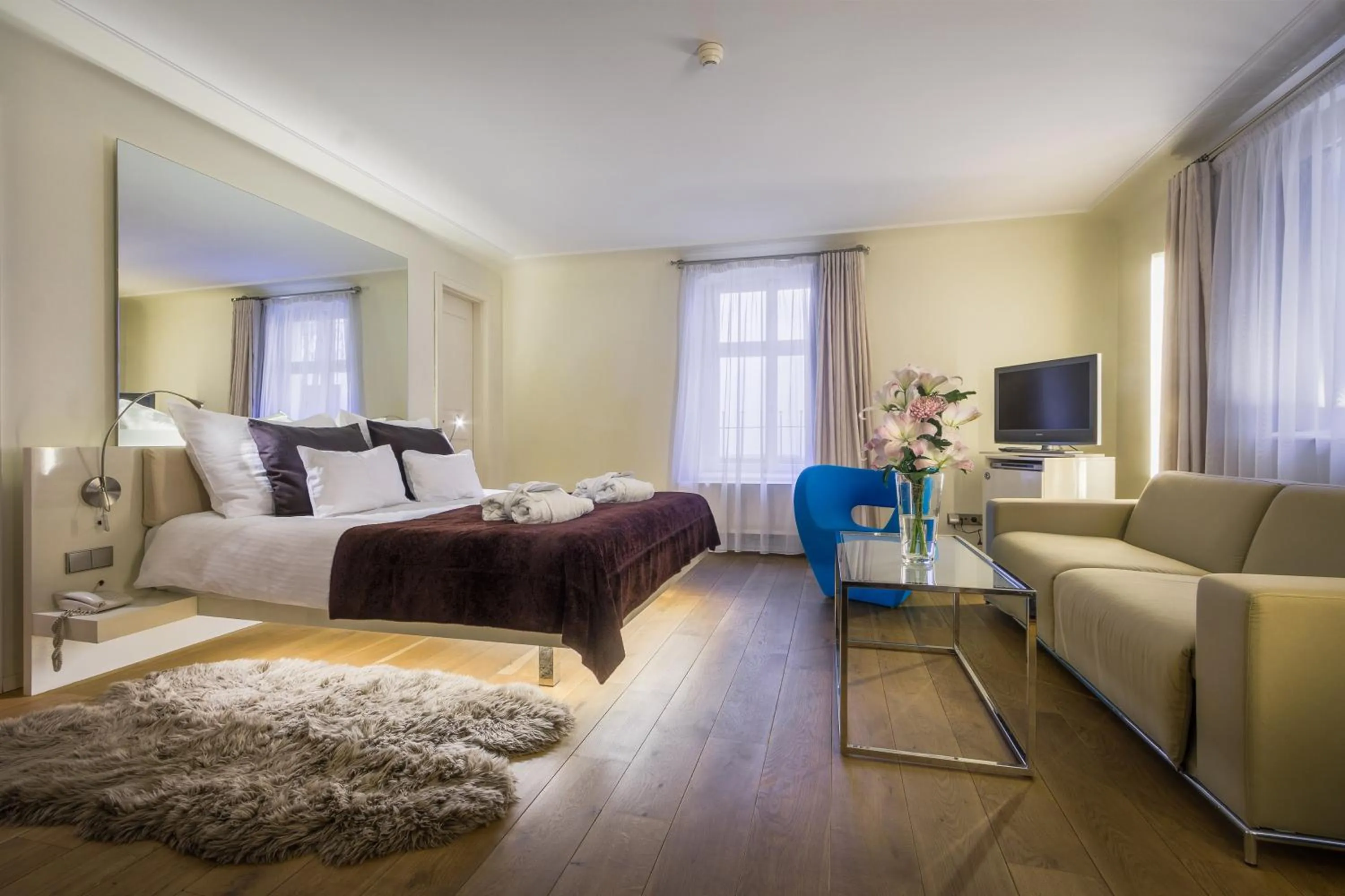 Bedroom in Three Storks