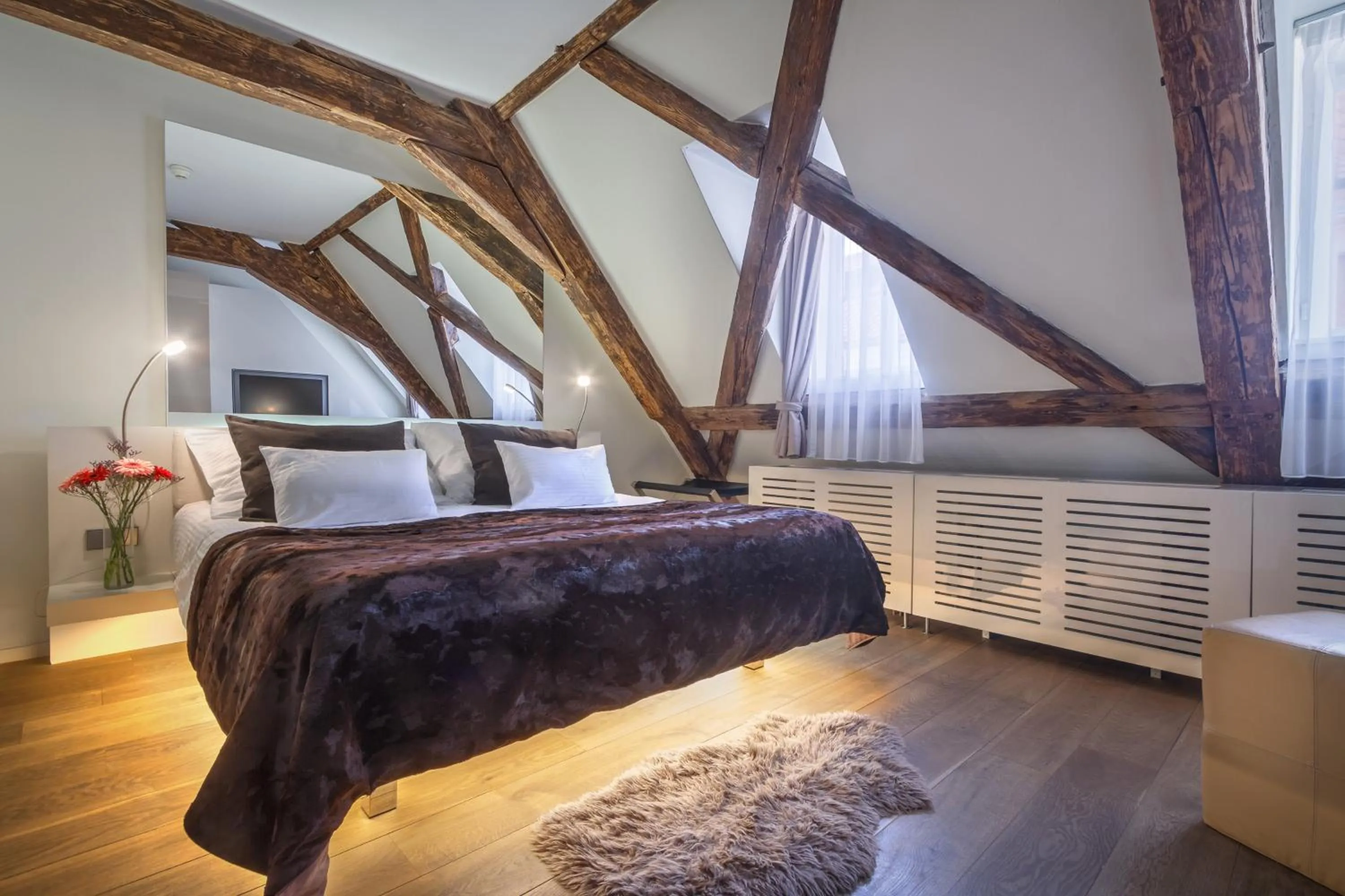 Bedroom, Bed in Three Storks