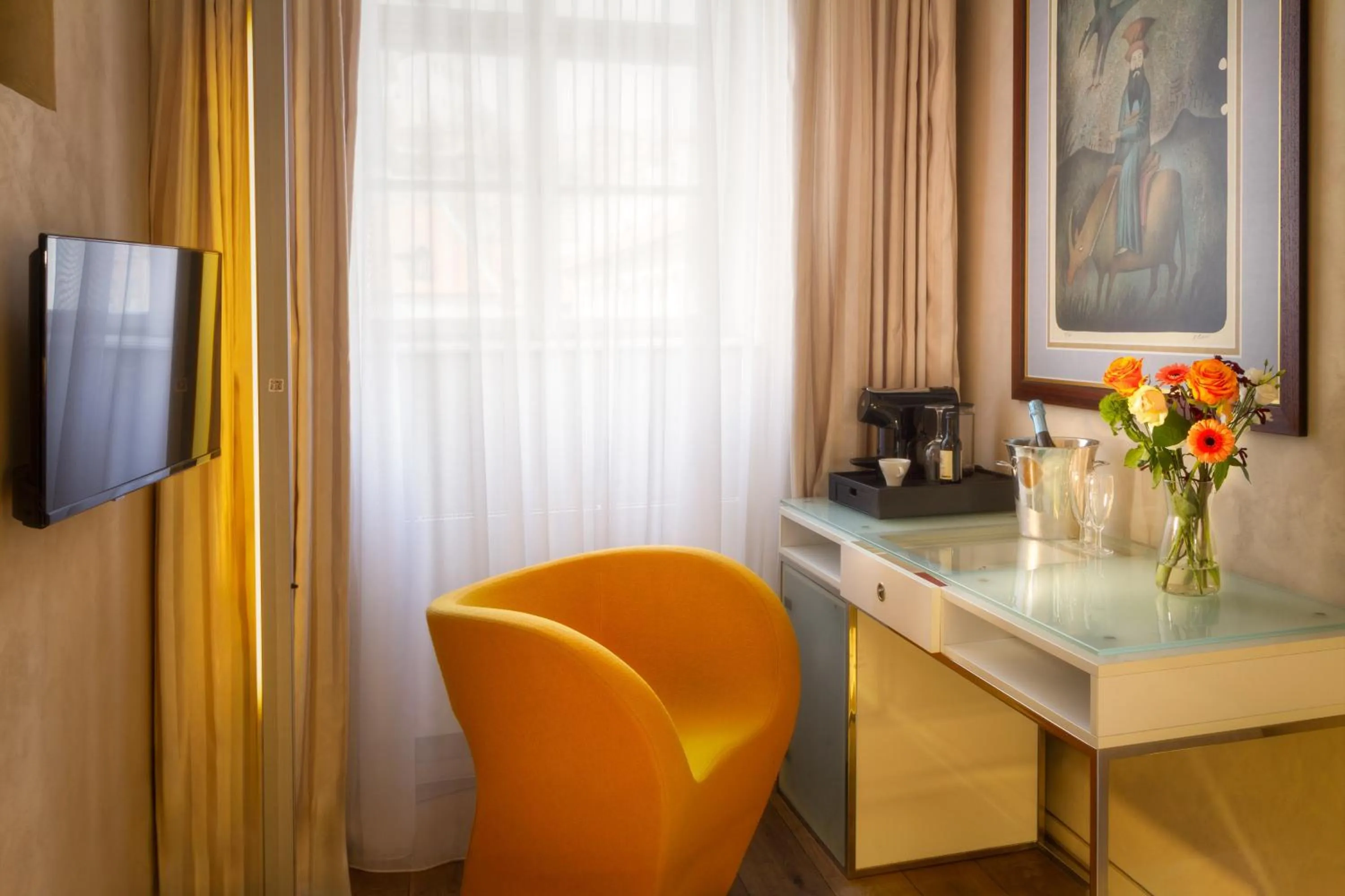 Seating area in Three Storks