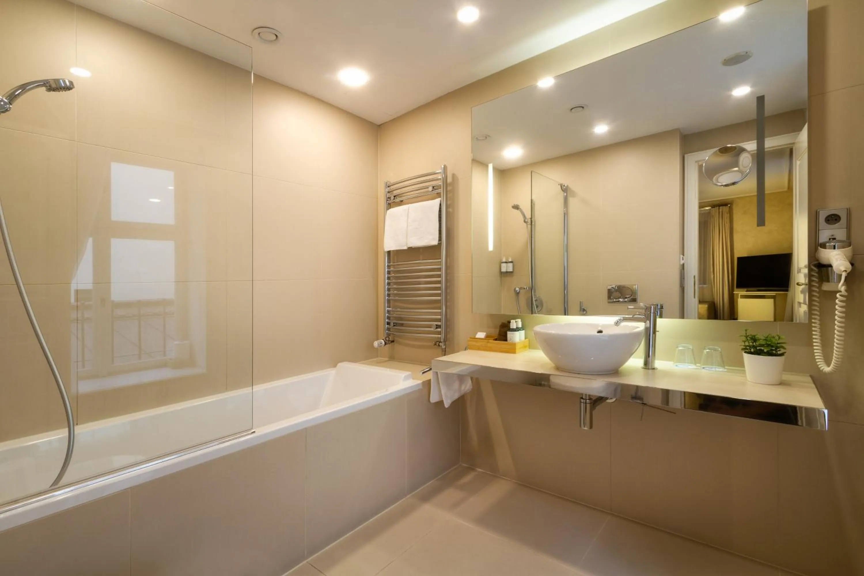 Shower in Three Storks